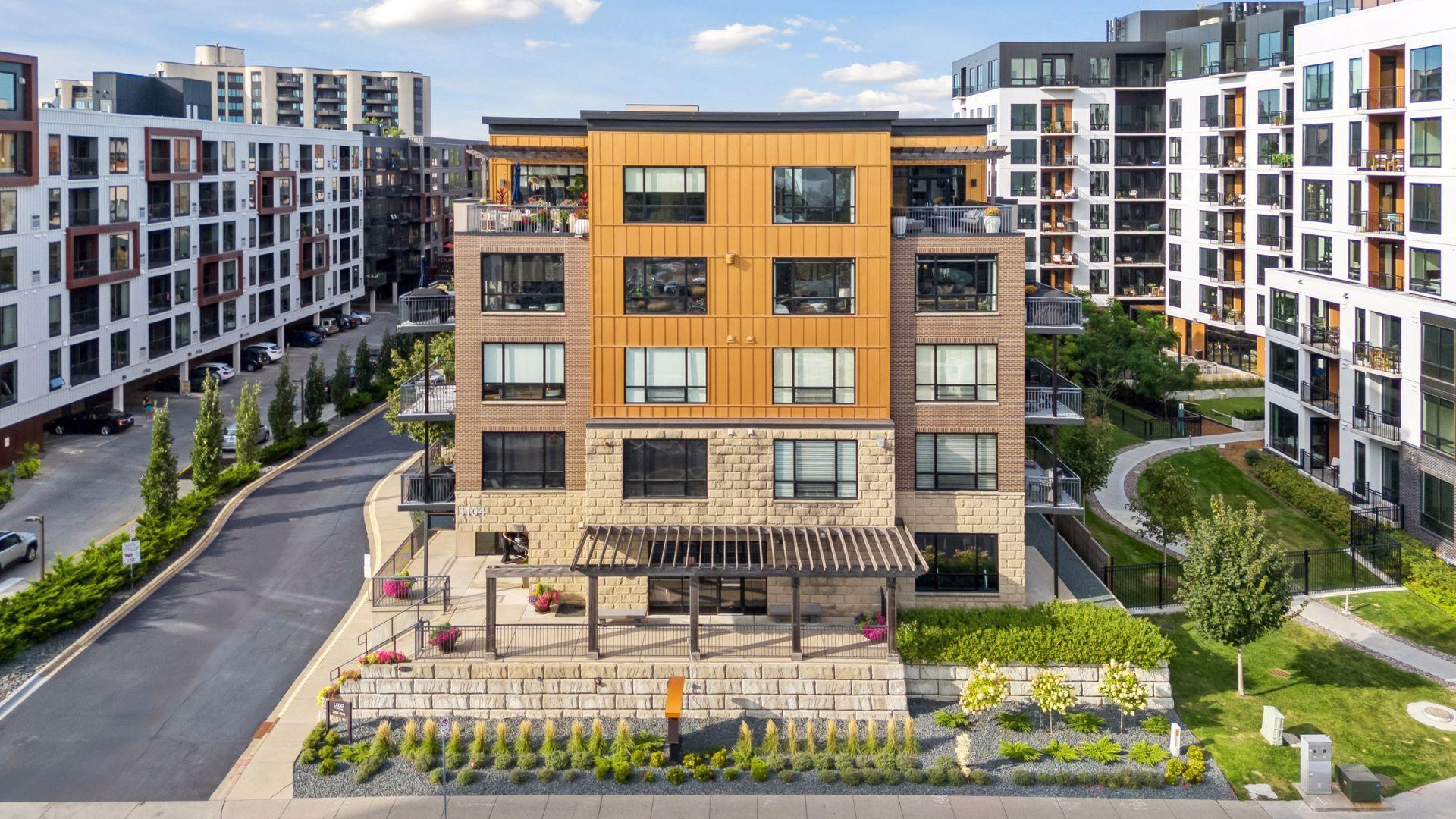 3104 W Lake Street Unit: 401