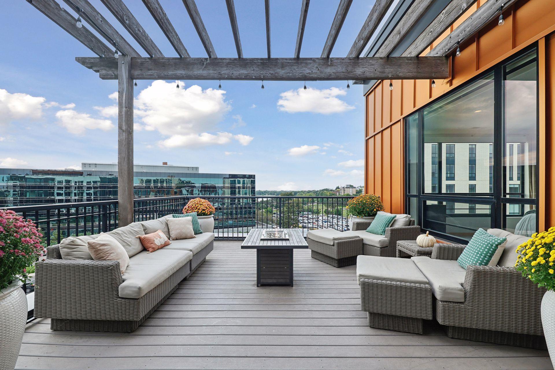 3104 W Lake Street Unit: 401