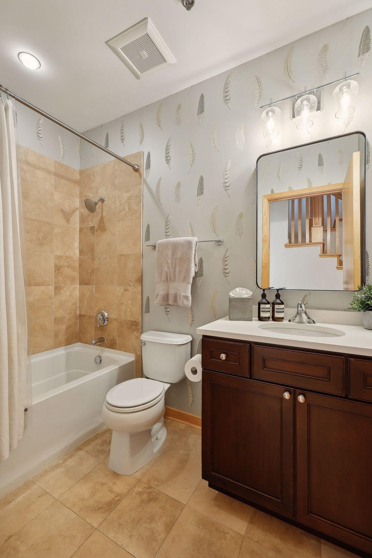 3104 W Lake Street Unit: 401