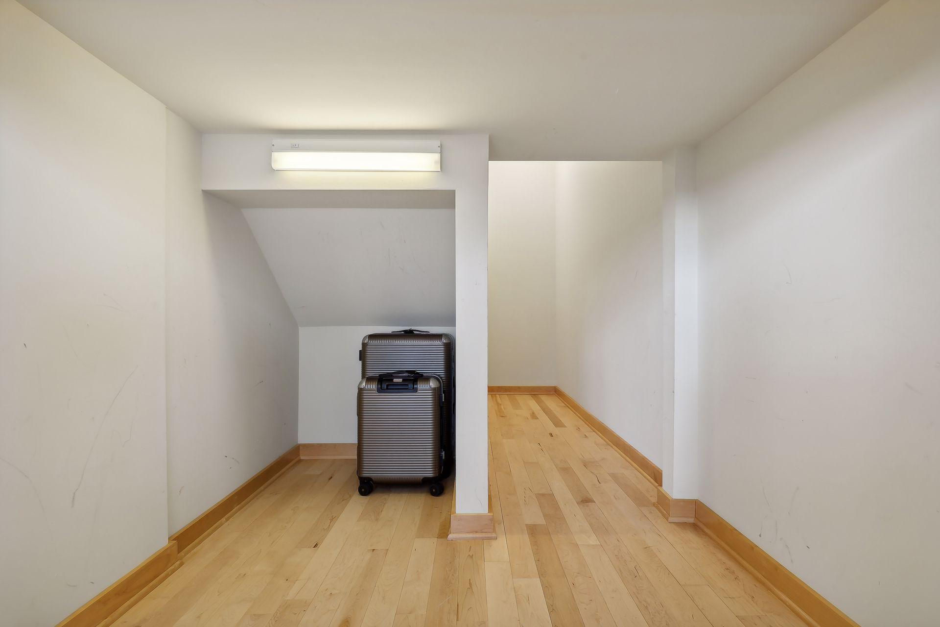 3104 W Lake Street Unit: 401