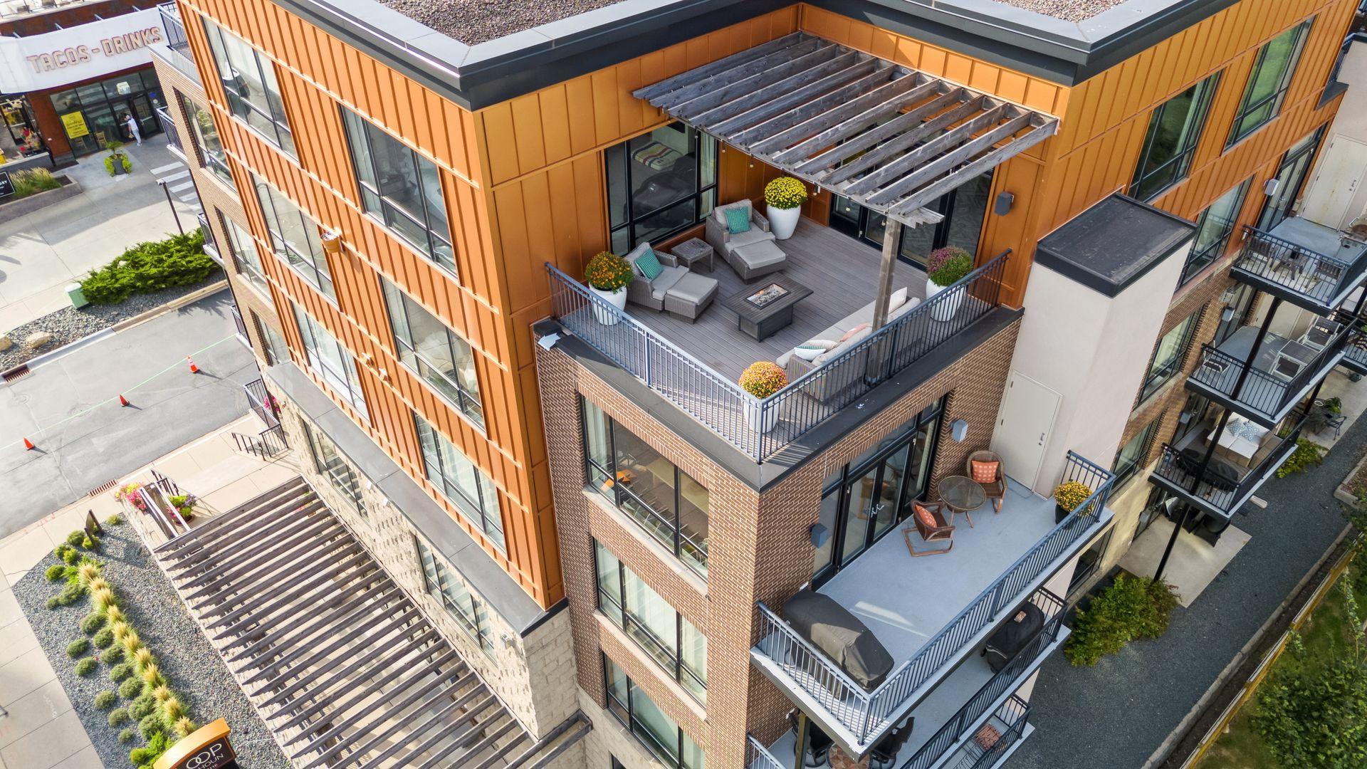 3104 W Lake Street Unit: 401