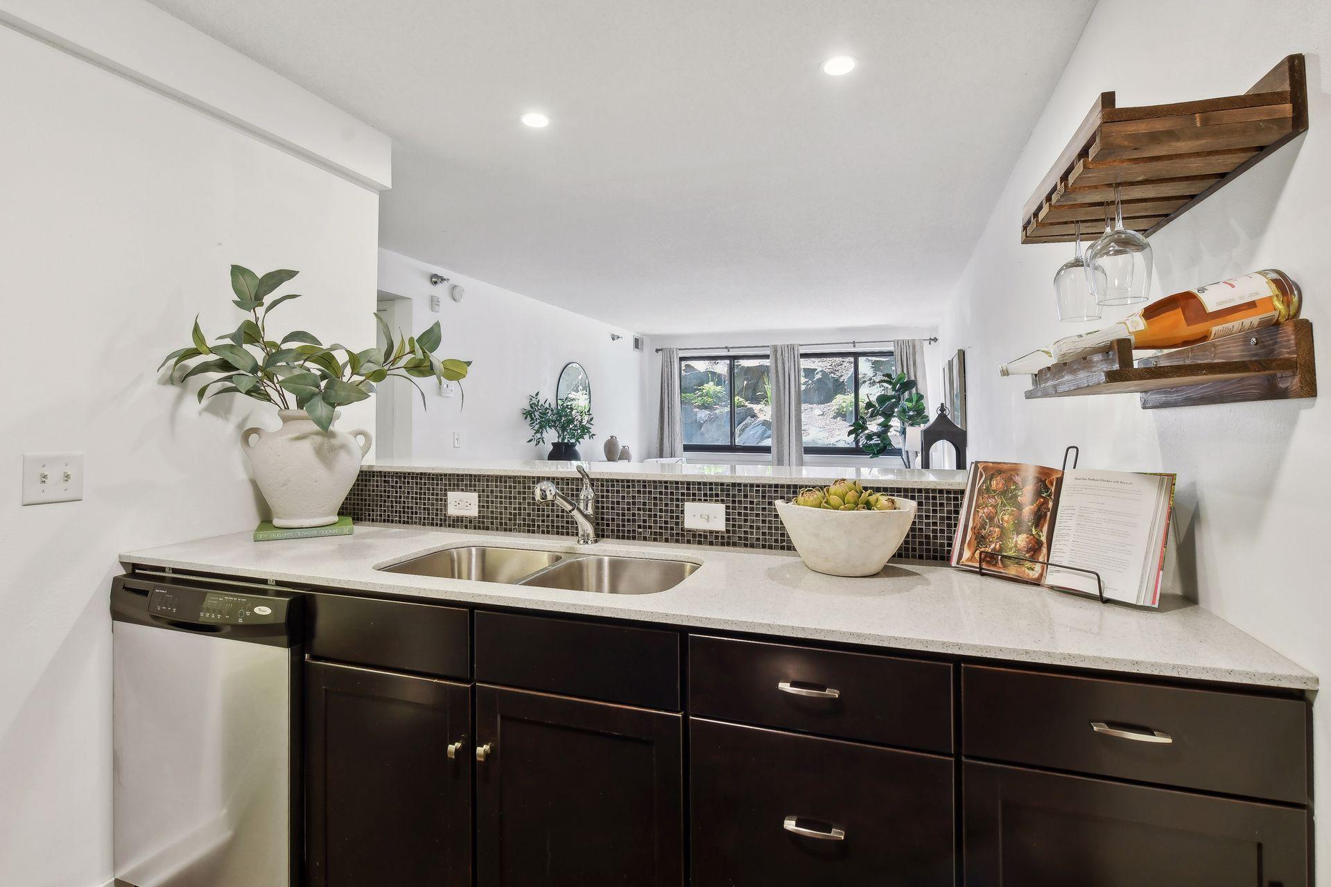 48 Groveland Terrace Unit: B106