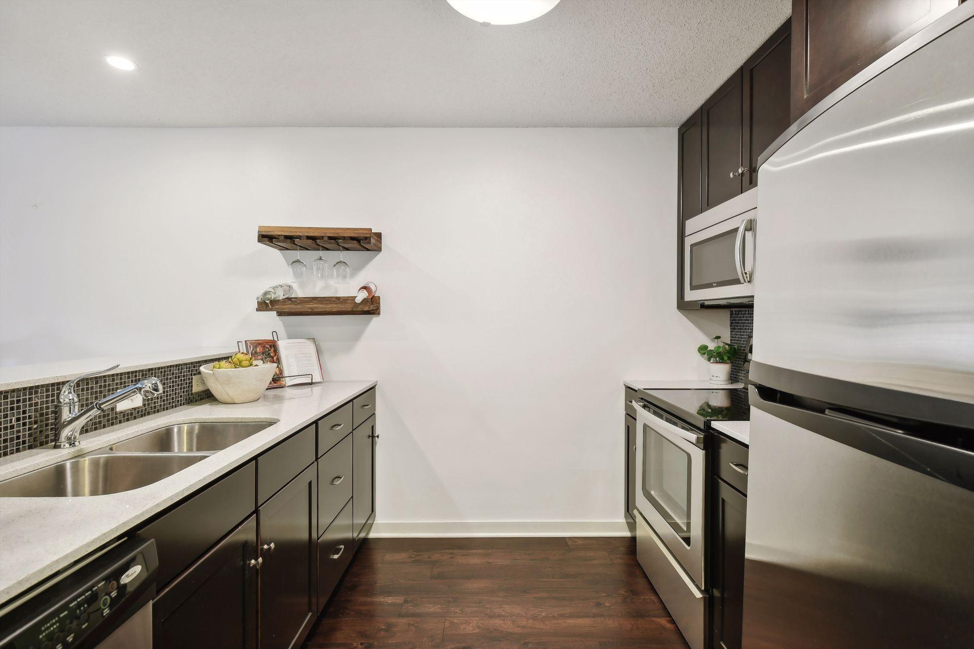 48 Groveland Terrace Unit: B106