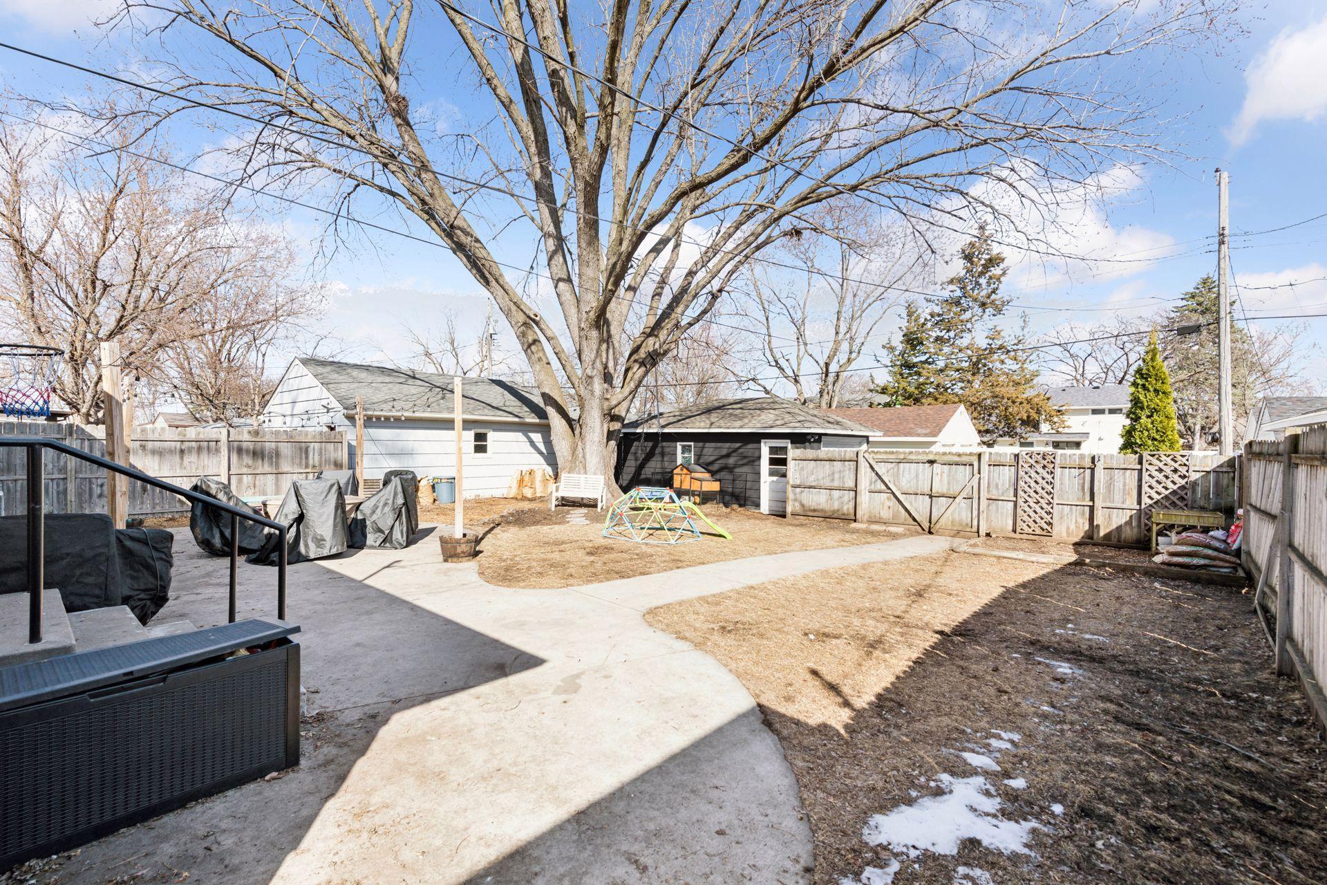 2441 Decatur Avenue S