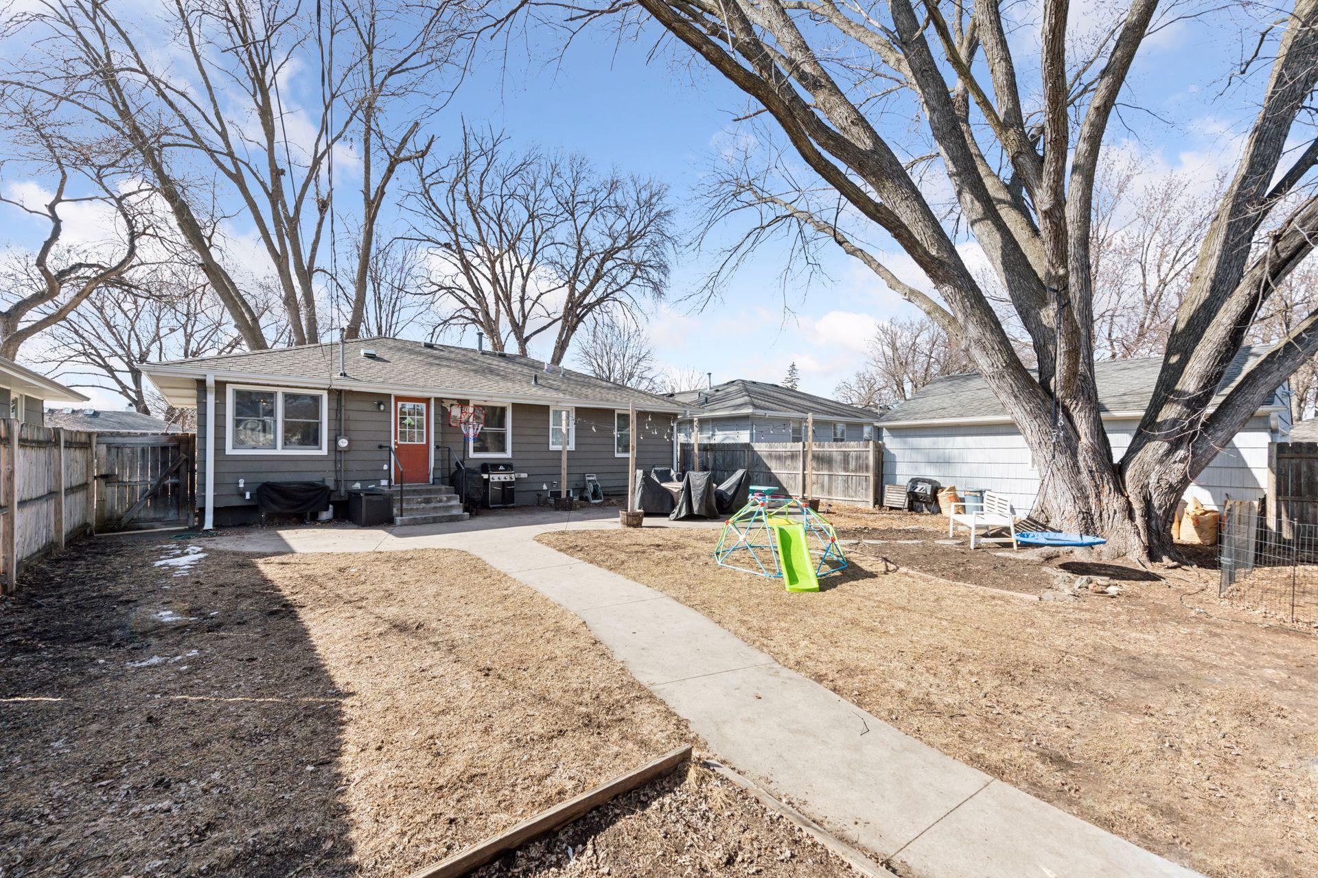2441 Decatur Avenue S