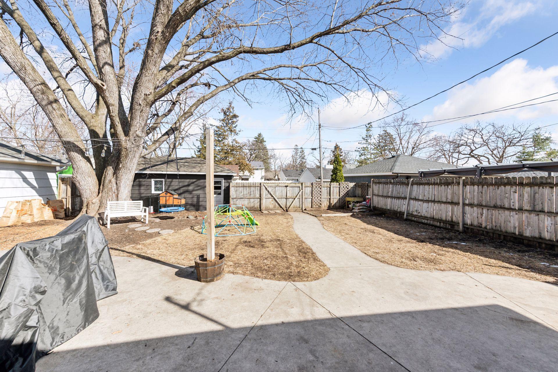 2441 Decatur Avenue S