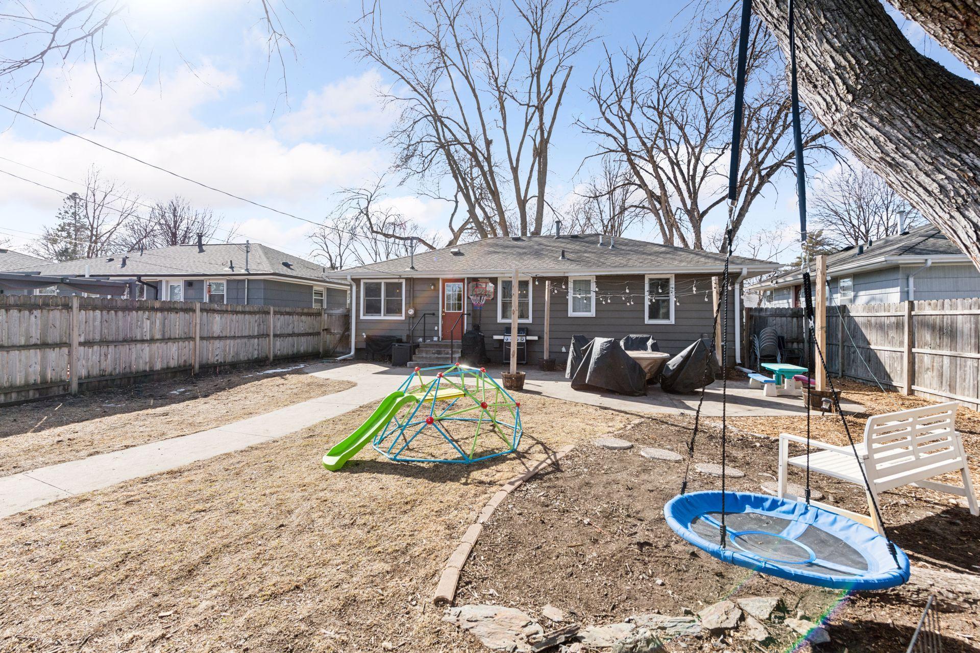 2441 Decatur Avenue S