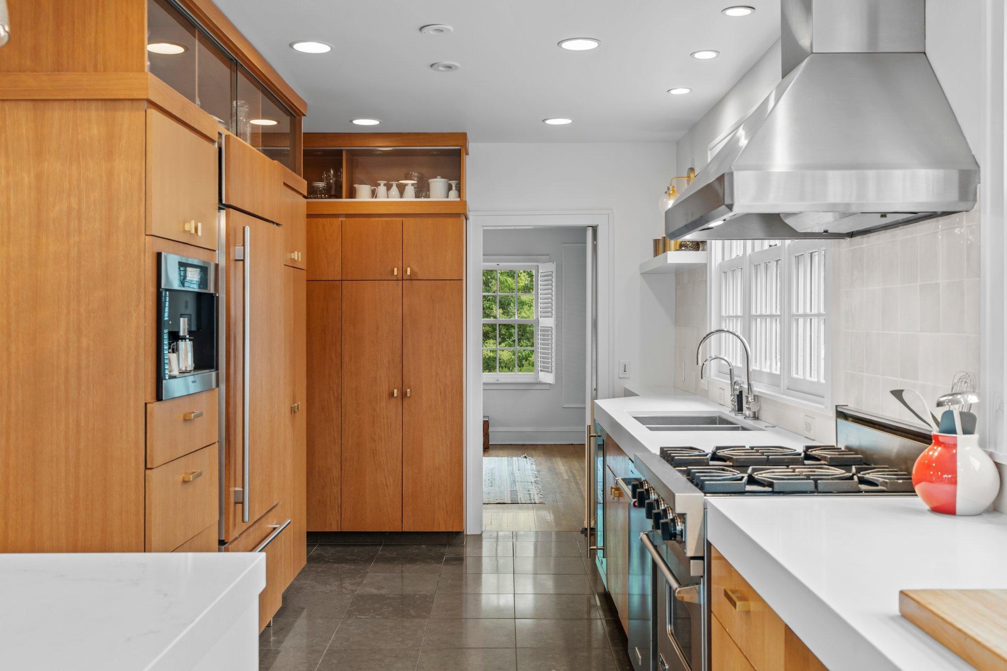 1925 Girard Avenue S