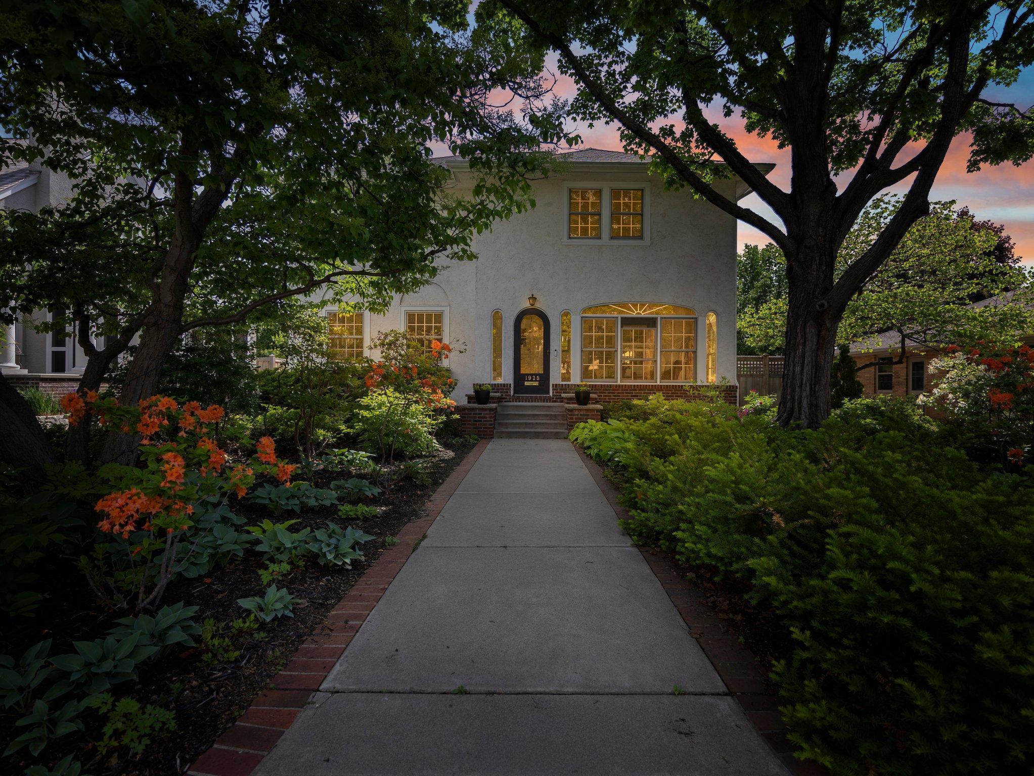 1925 Girard Avenue S