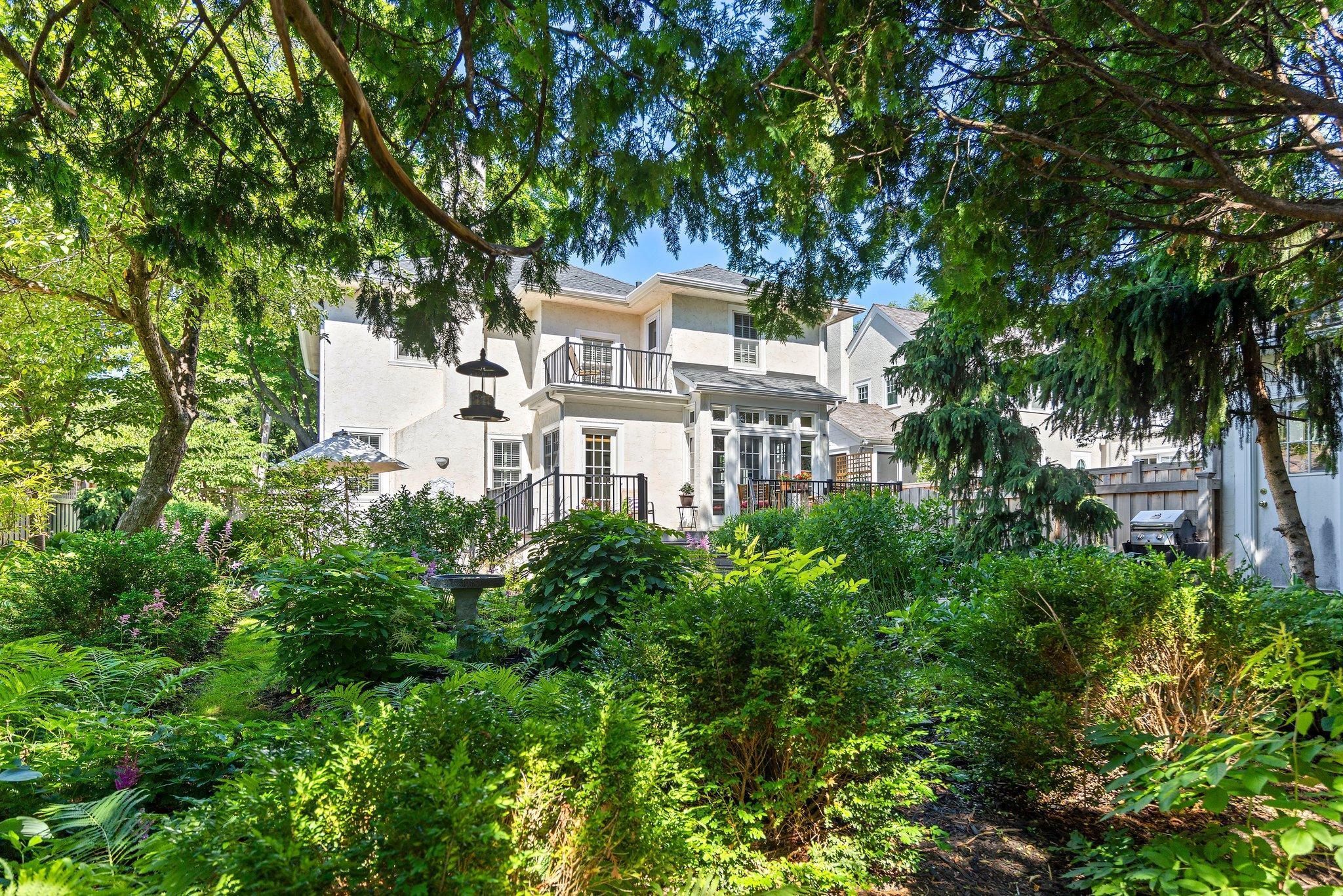 1925 Girard Avenue S