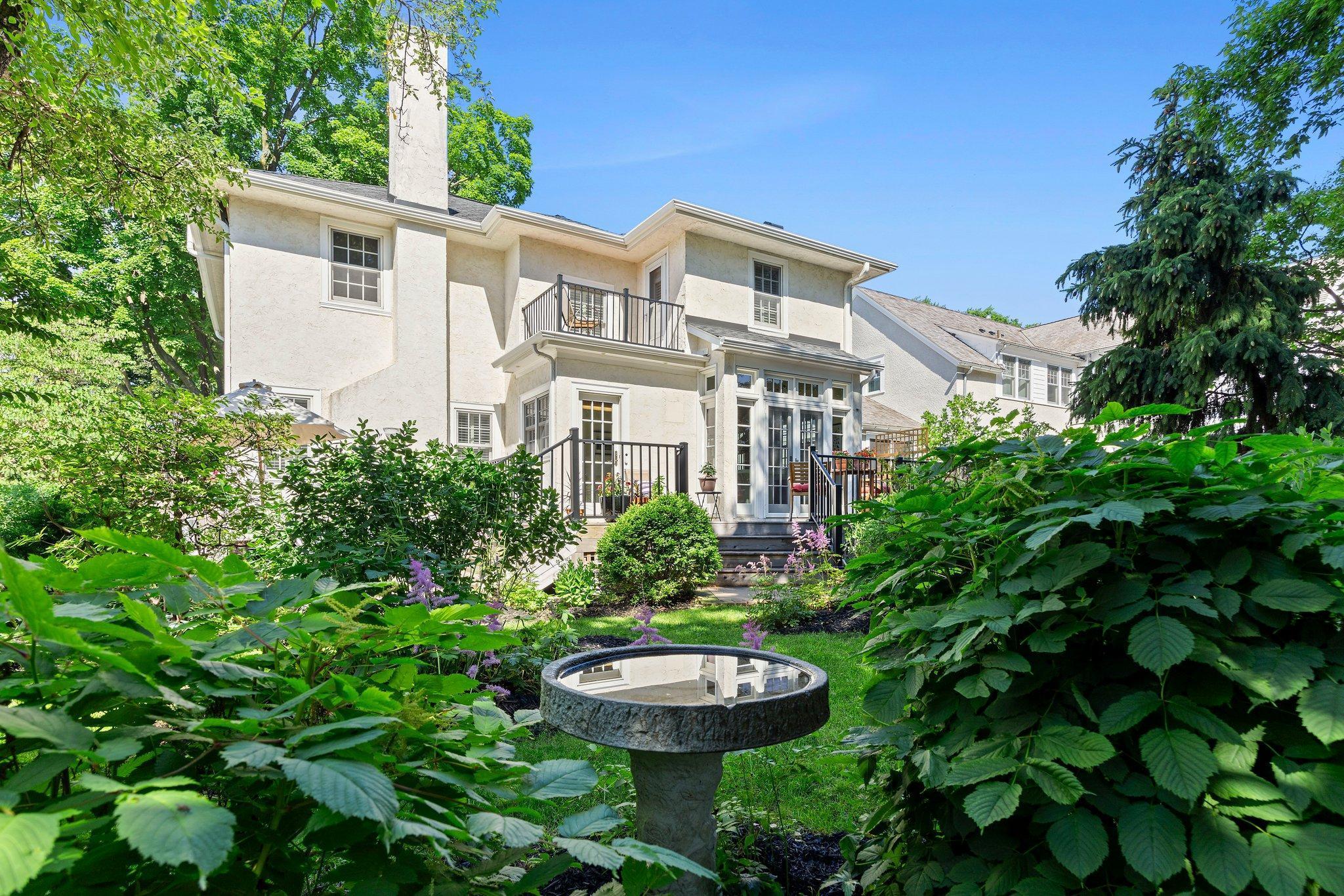 1925 Girard Avenue S