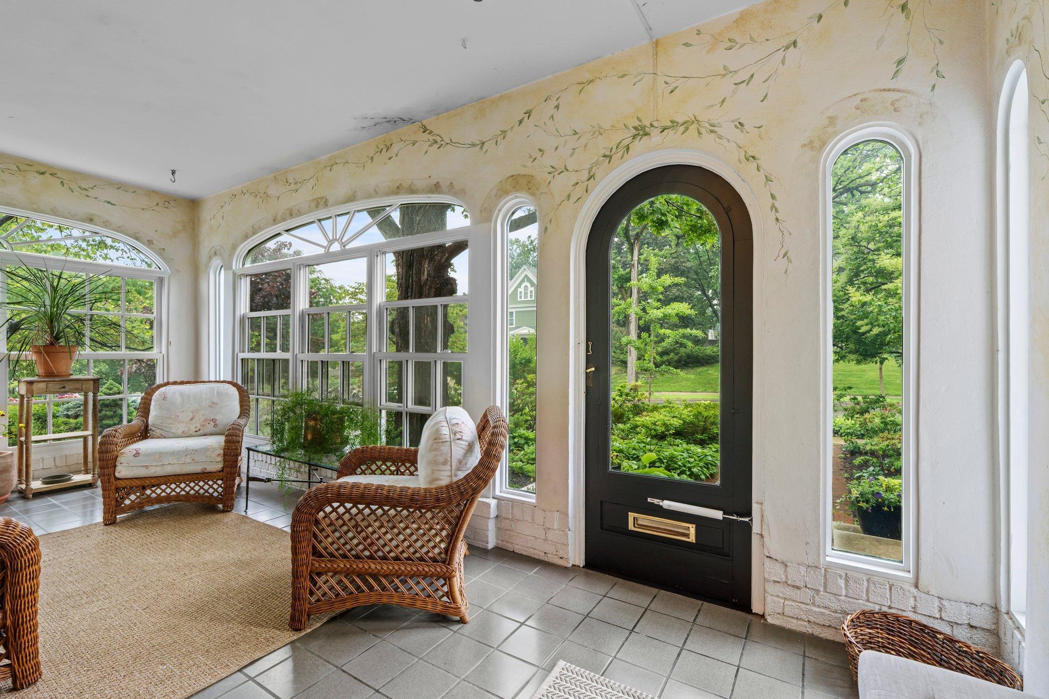 1925 Girard Avenue S