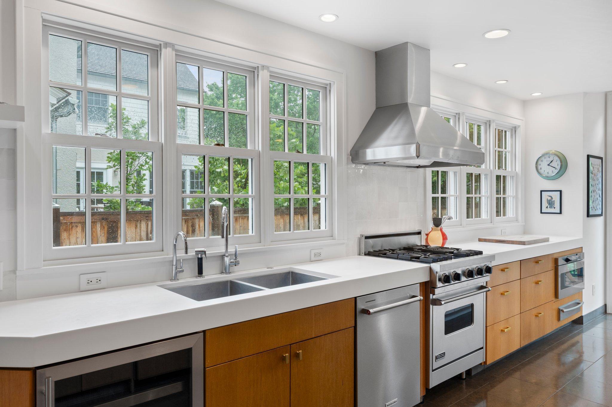 1925 Girard Avenue S