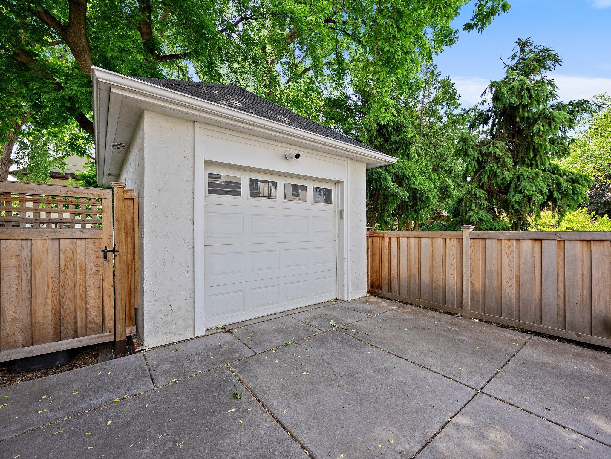 1925 Girard Avenue S