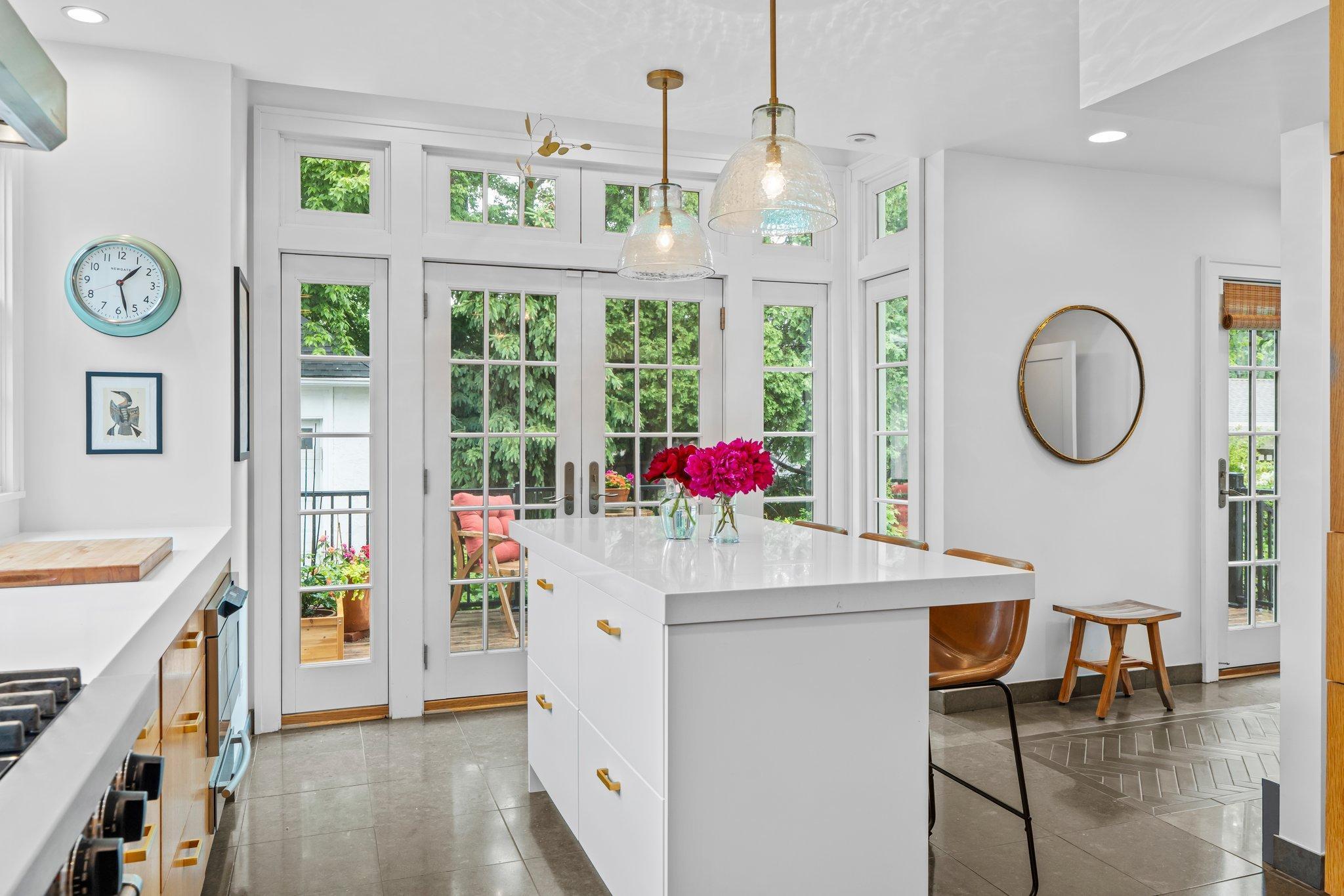 1925 Girard Avenue S