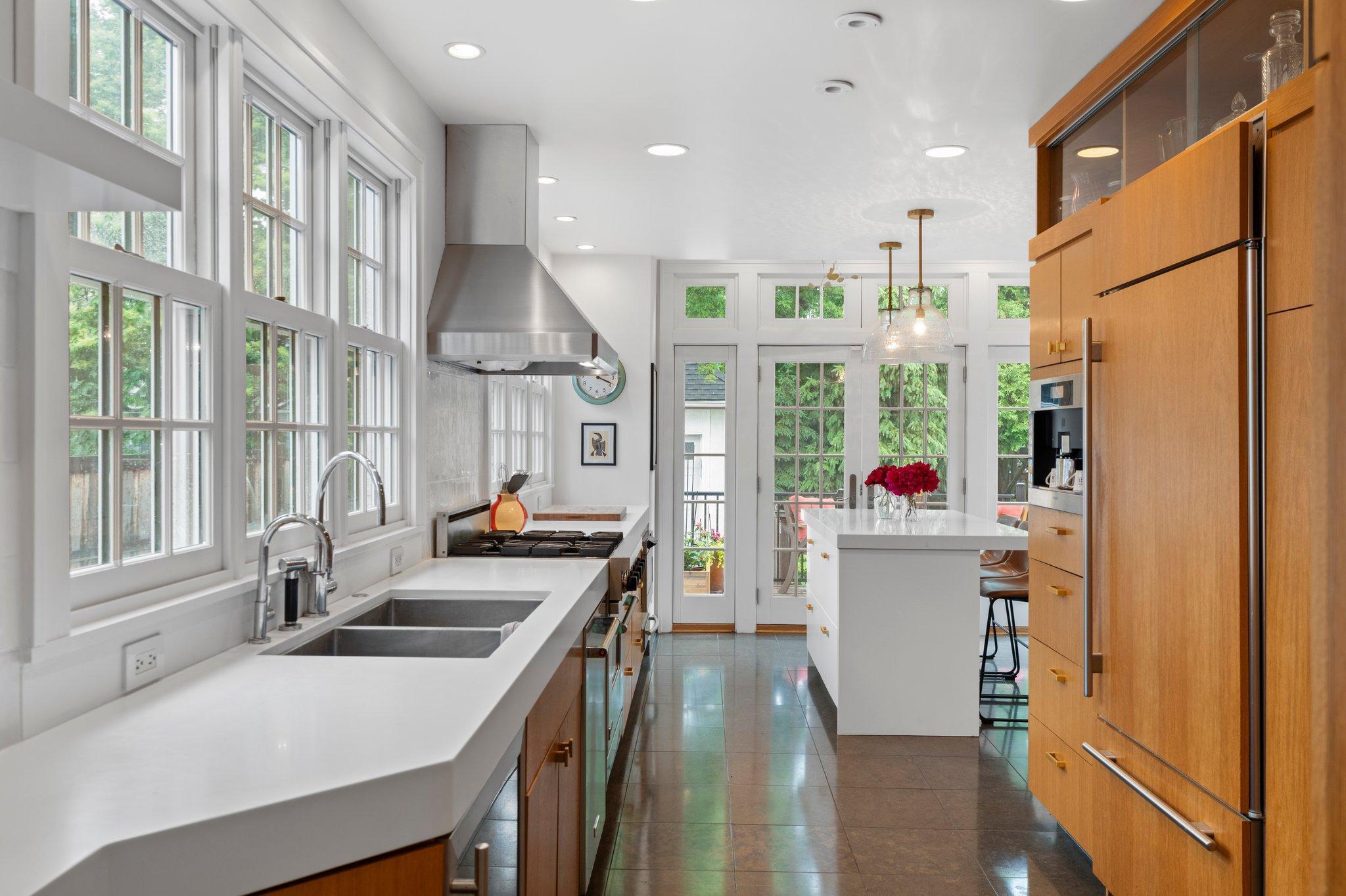 1925 Girard Avenue S