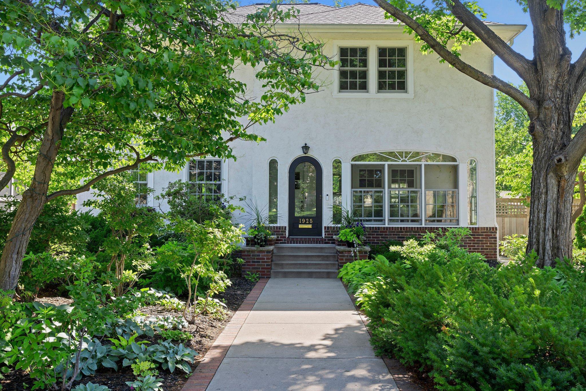 1925 Girard Avenue S