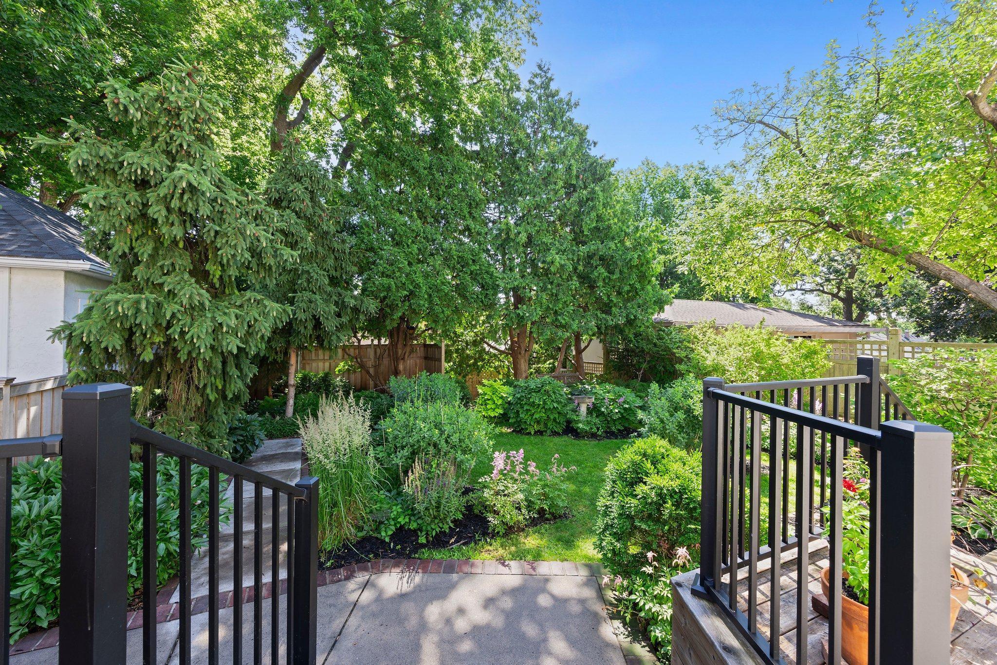 1925 Girard Avenue S