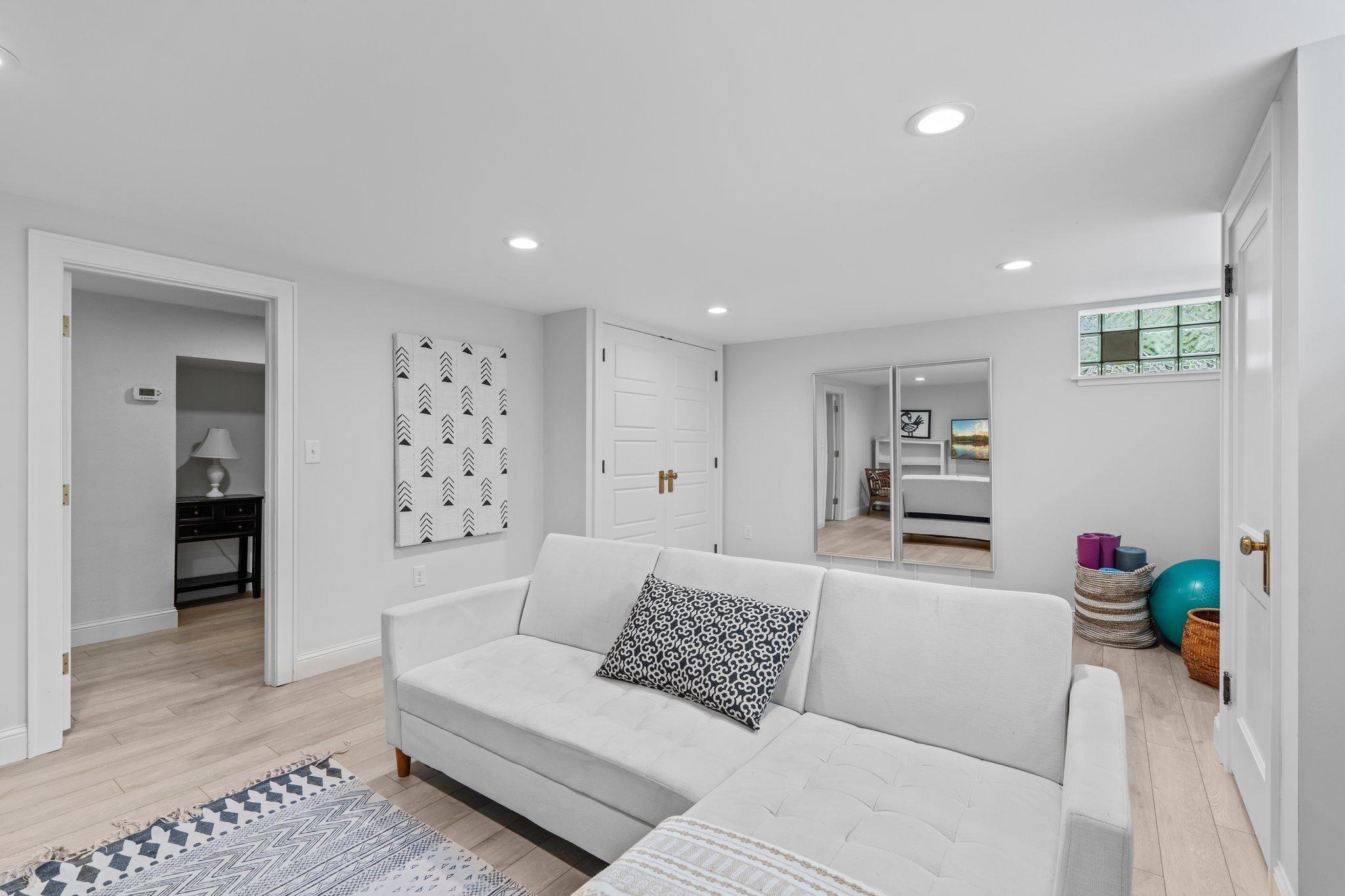 1925 Girard Avenue S