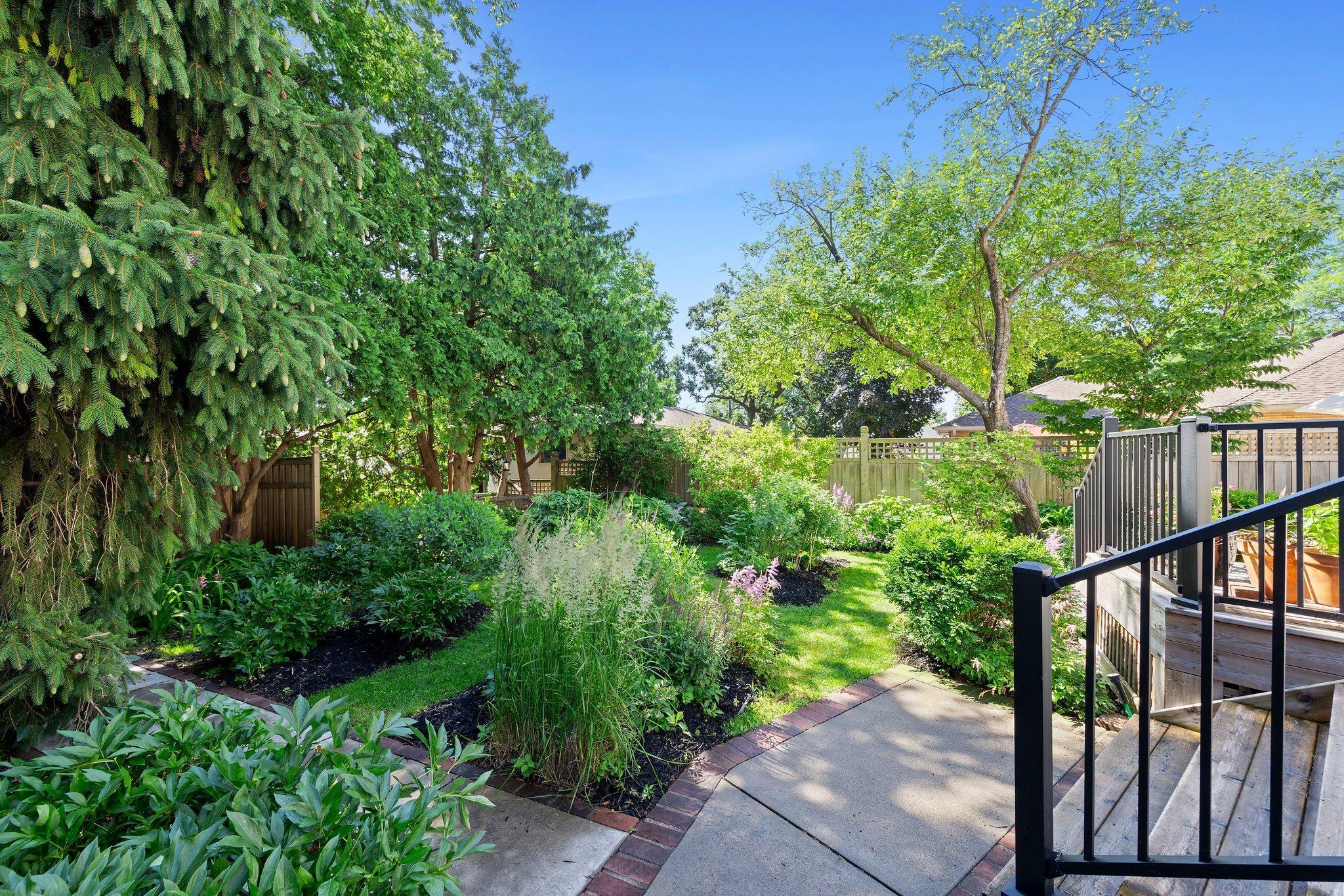 1925 Girard Avenue S