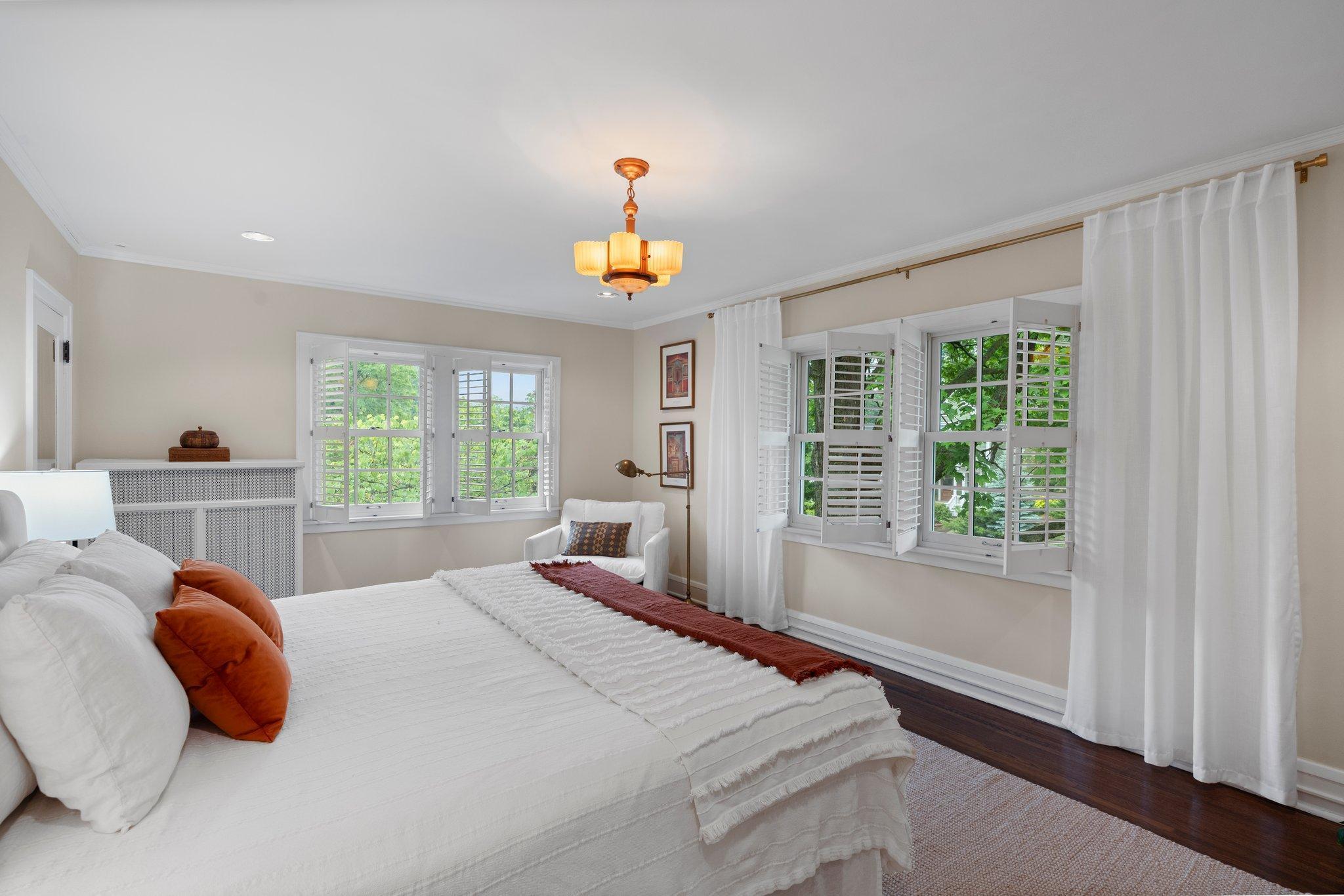 1925 Girard Avenue S