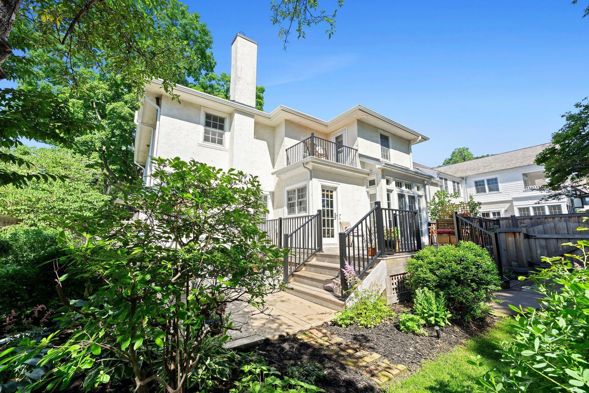 1925 Girard Avenue S