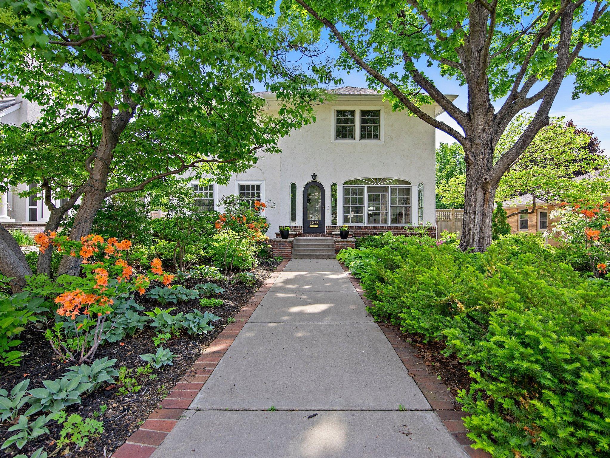 1925 Girard Avenue S