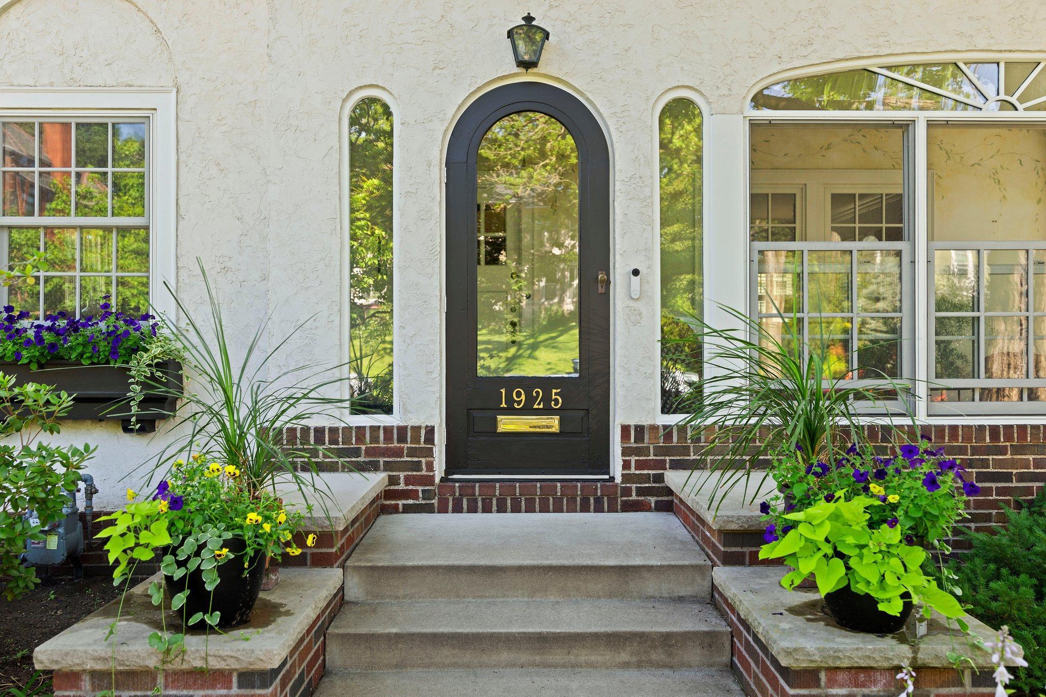 1925 Girard Avenue S