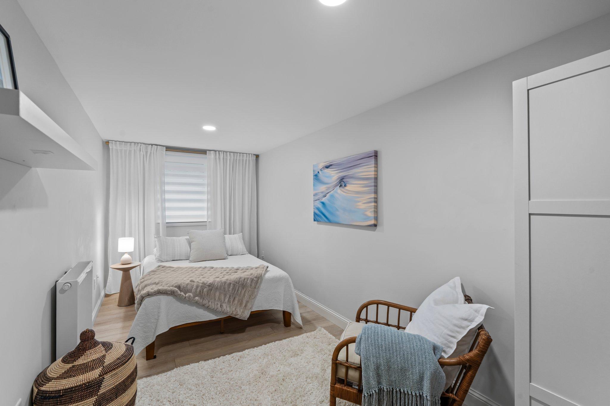 1925 Girard Avenue S