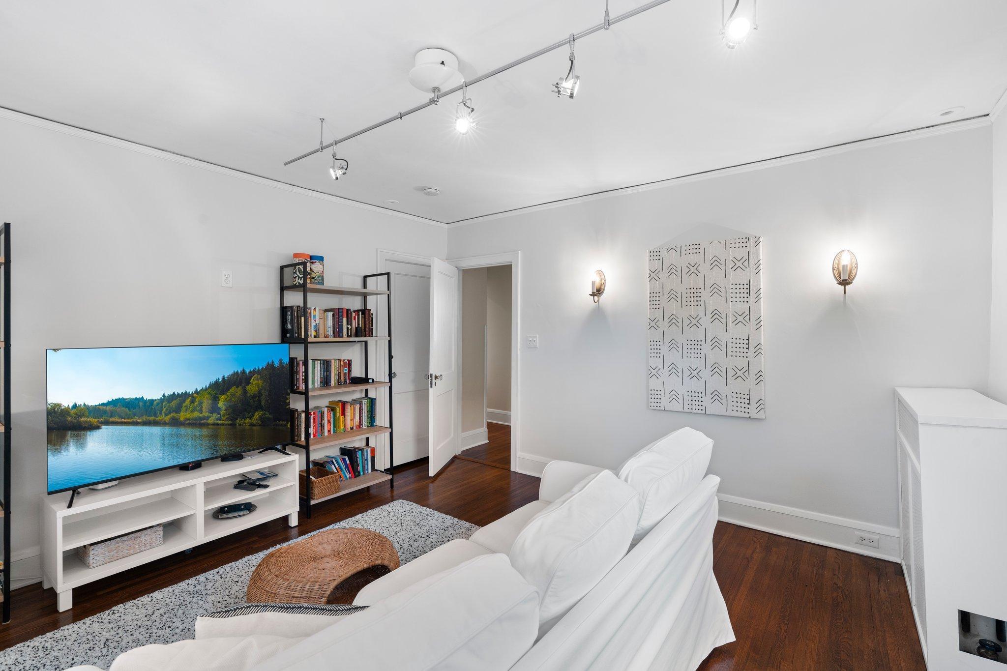 1925 Girard Avenue S