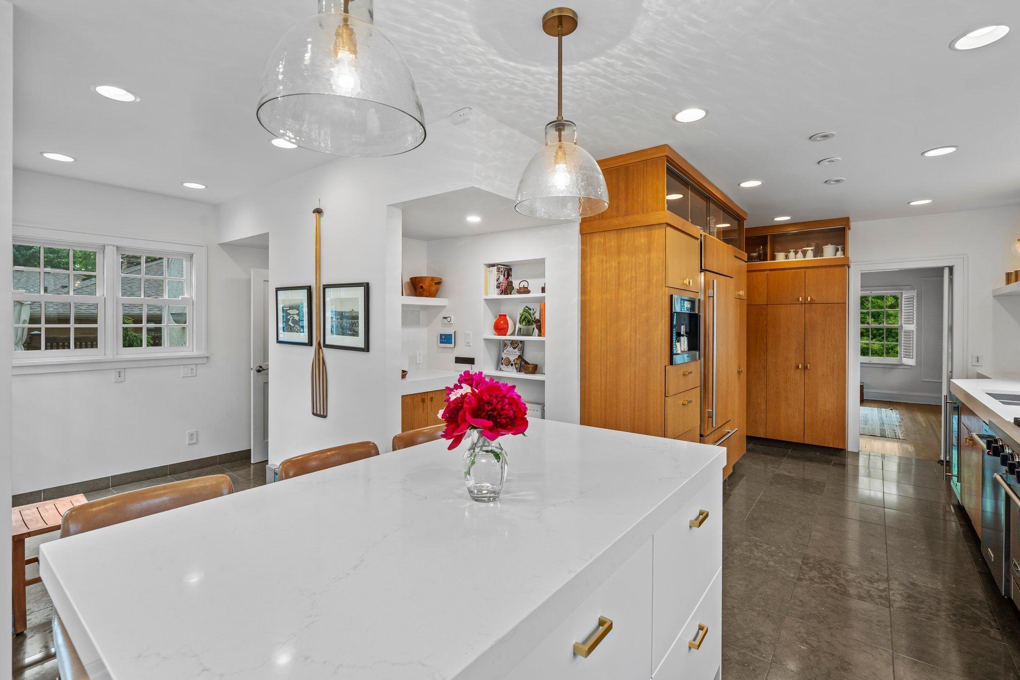 1925 Girard Avenue S