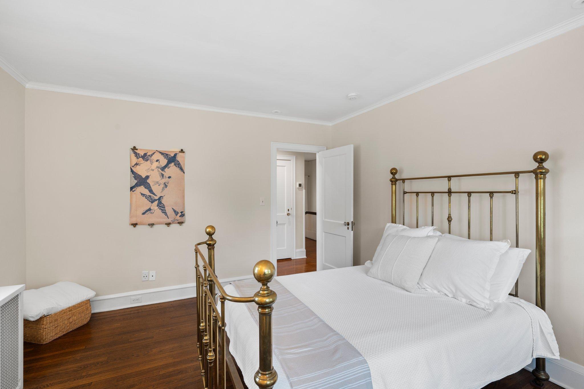 1925 Girard Avenue S