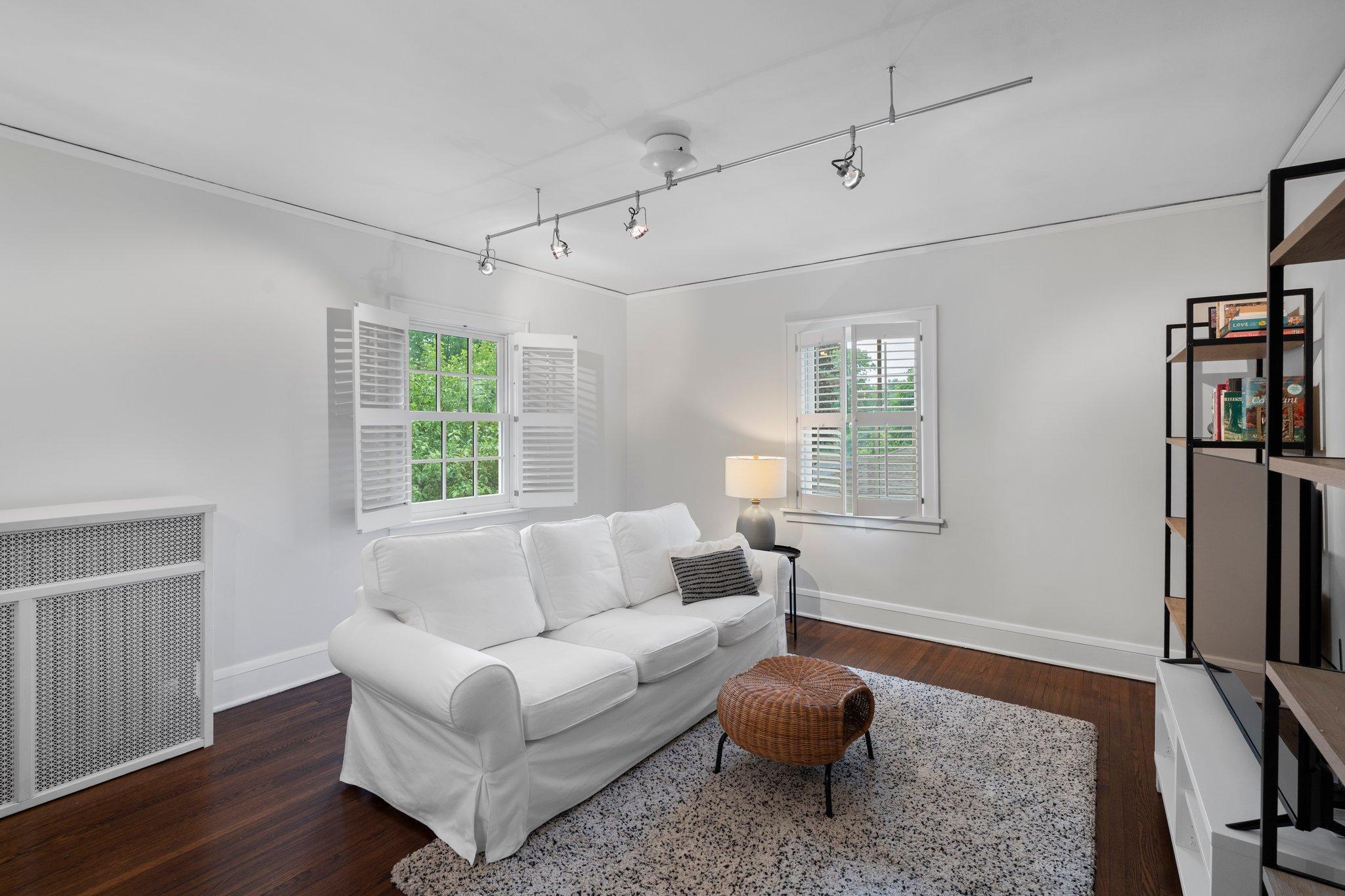 1925 Girard Avenue S