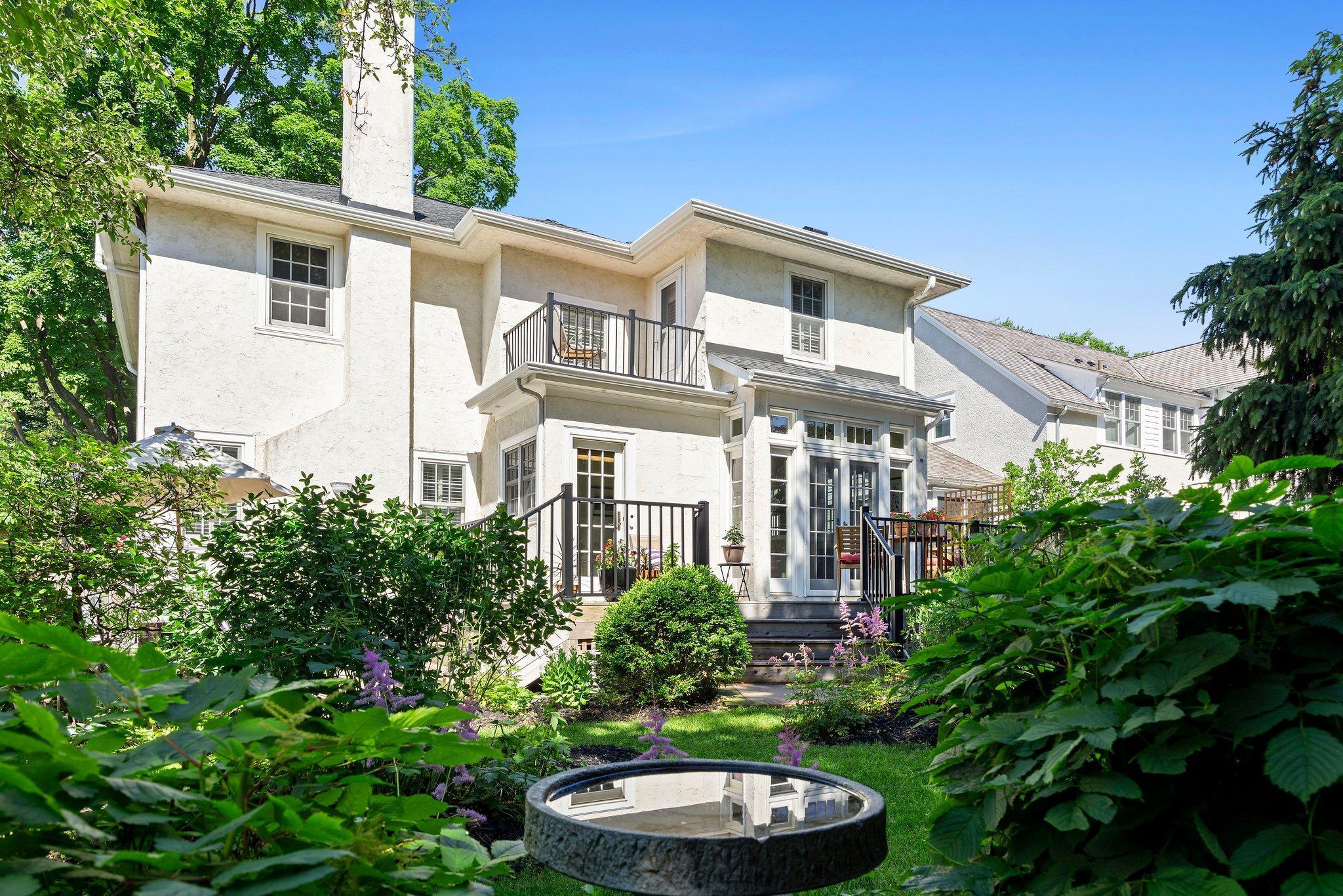 1925 Girard Avenue S