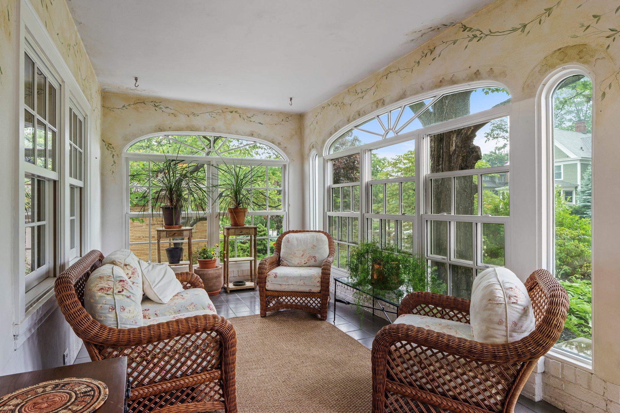 1925 Girard Avenue S