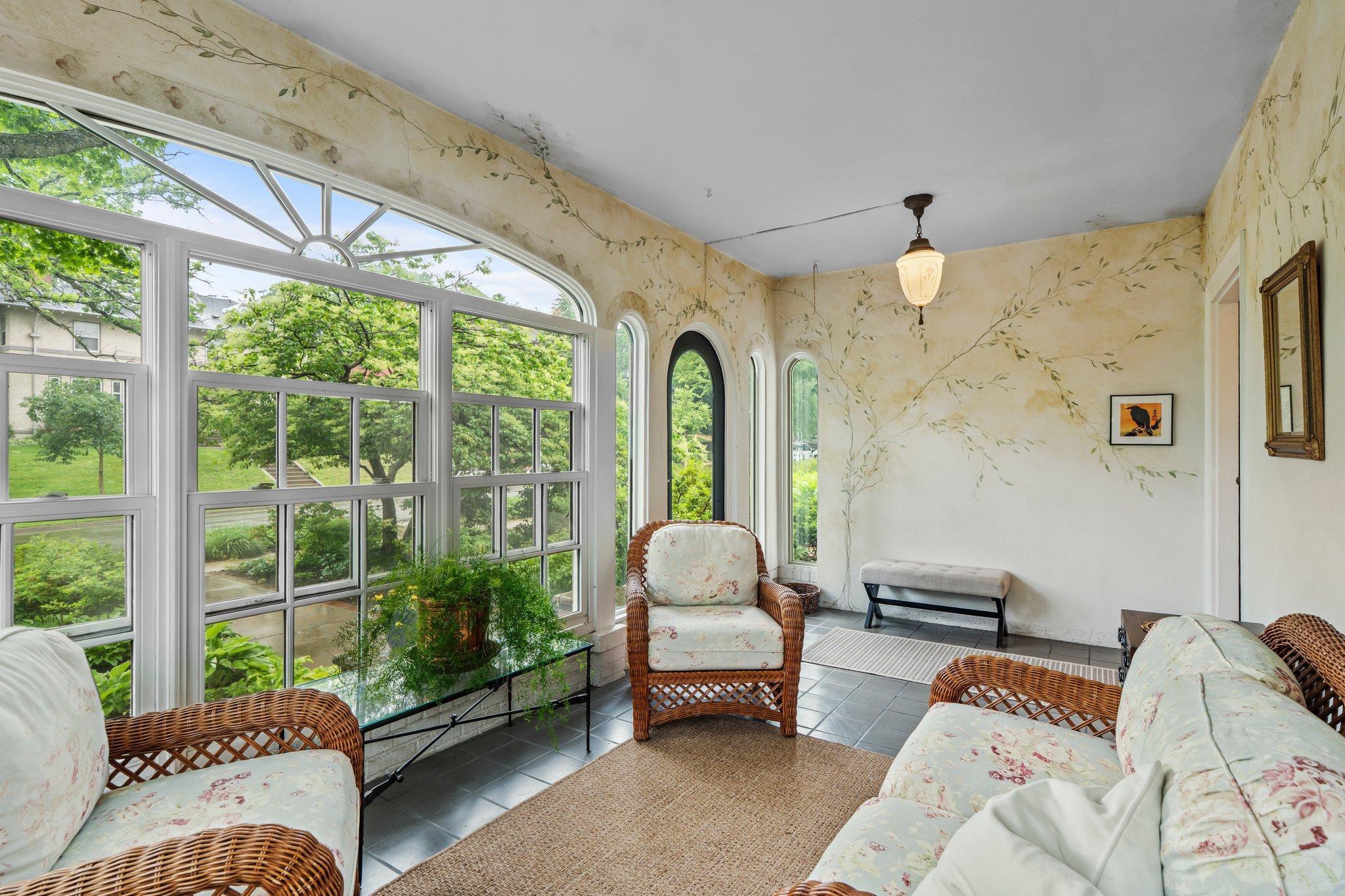 1925 Girard Avenue S