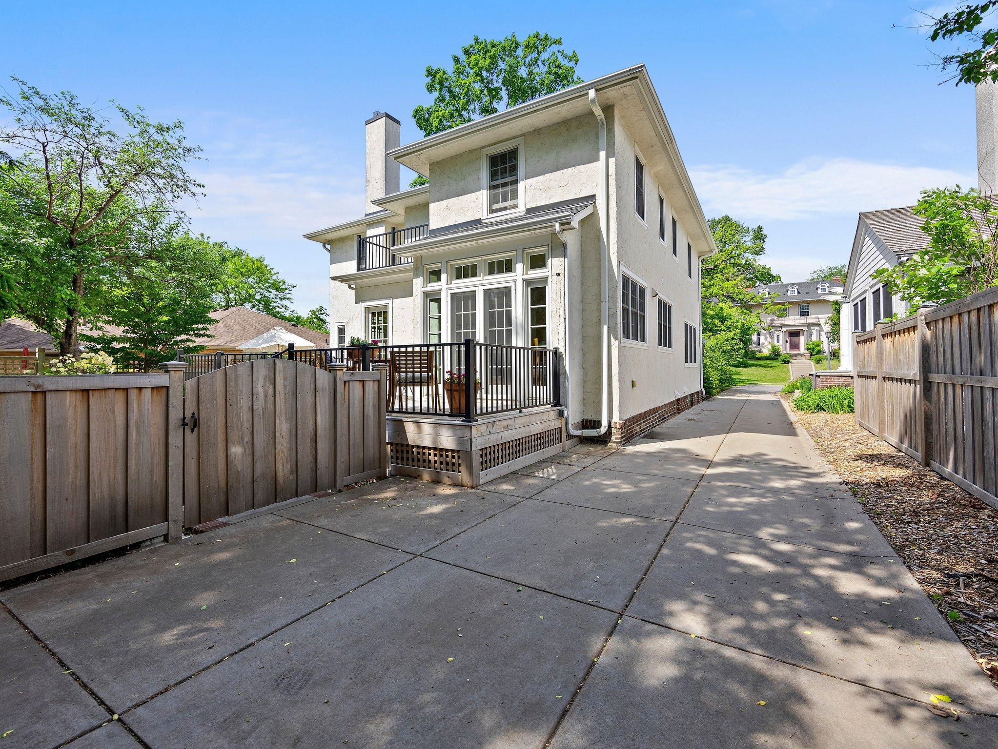 1925 Girard Avenue S