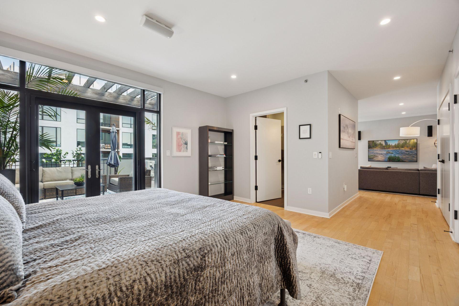 3104 W Lake Street Unit: 403