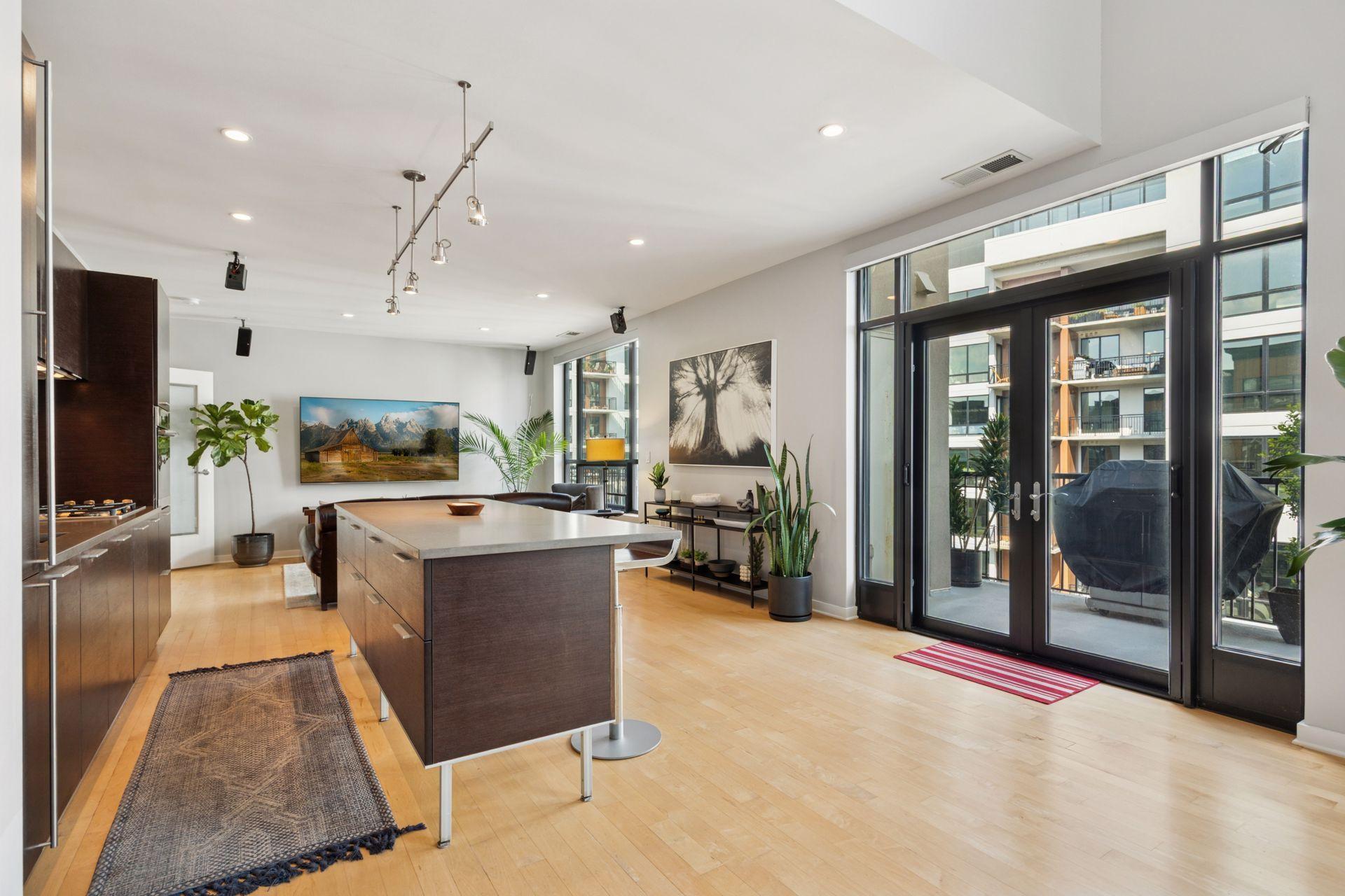 3104 W Lake Street Unit: 403