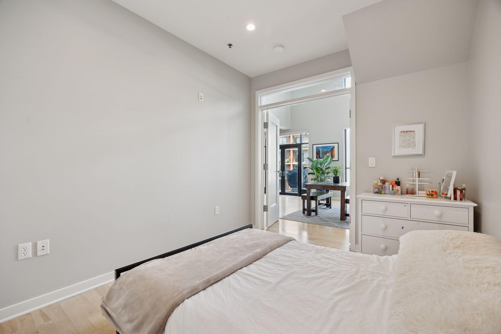 3104 W Lake Street Unit: 403