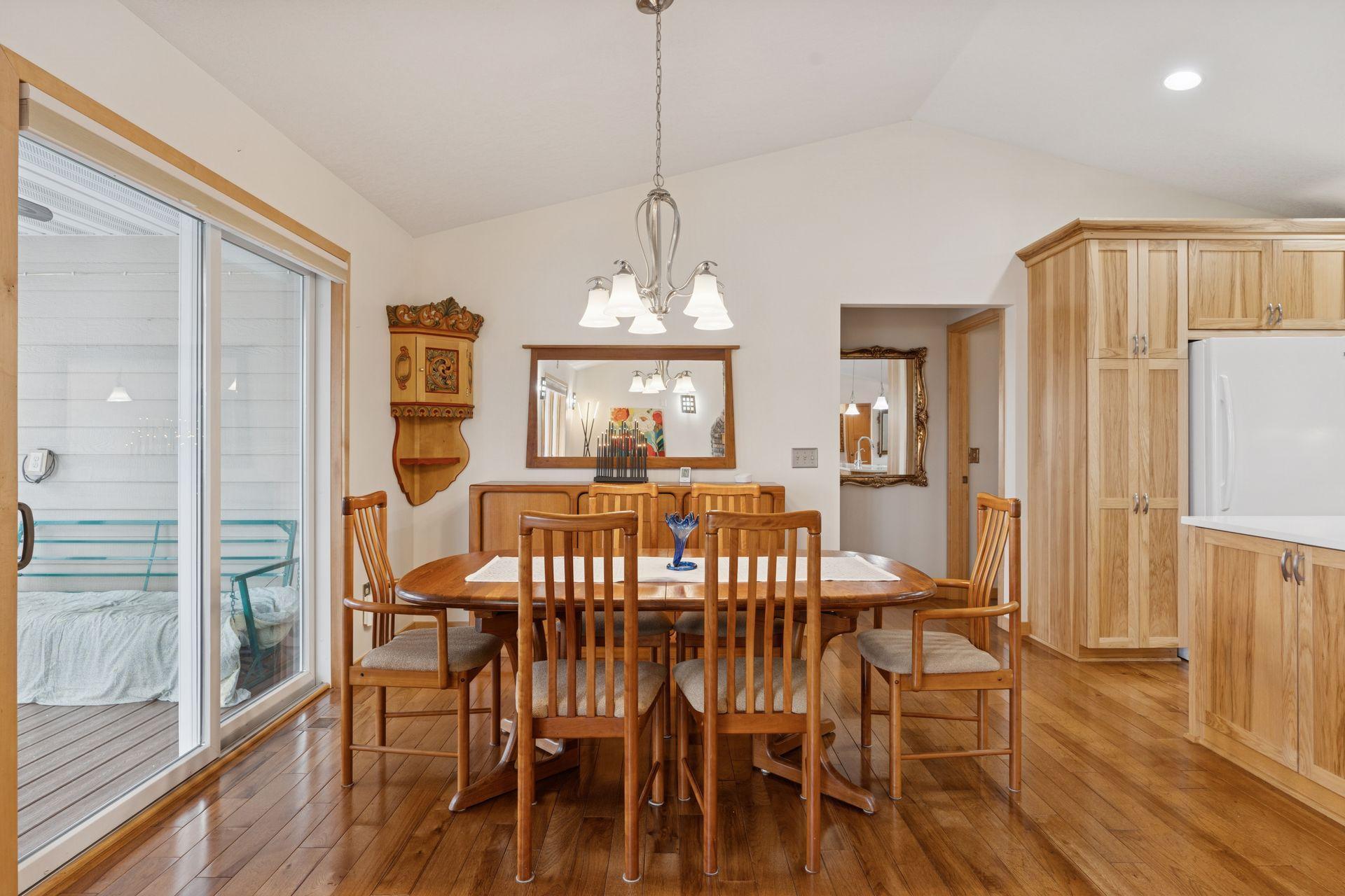 2215 Greenfield Drive E