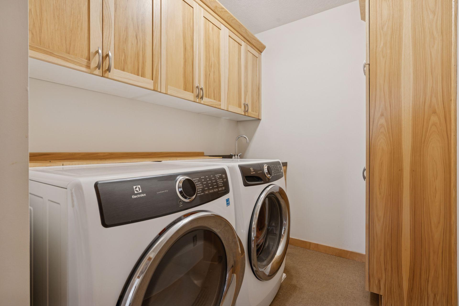 2215 Greenfield Drive E