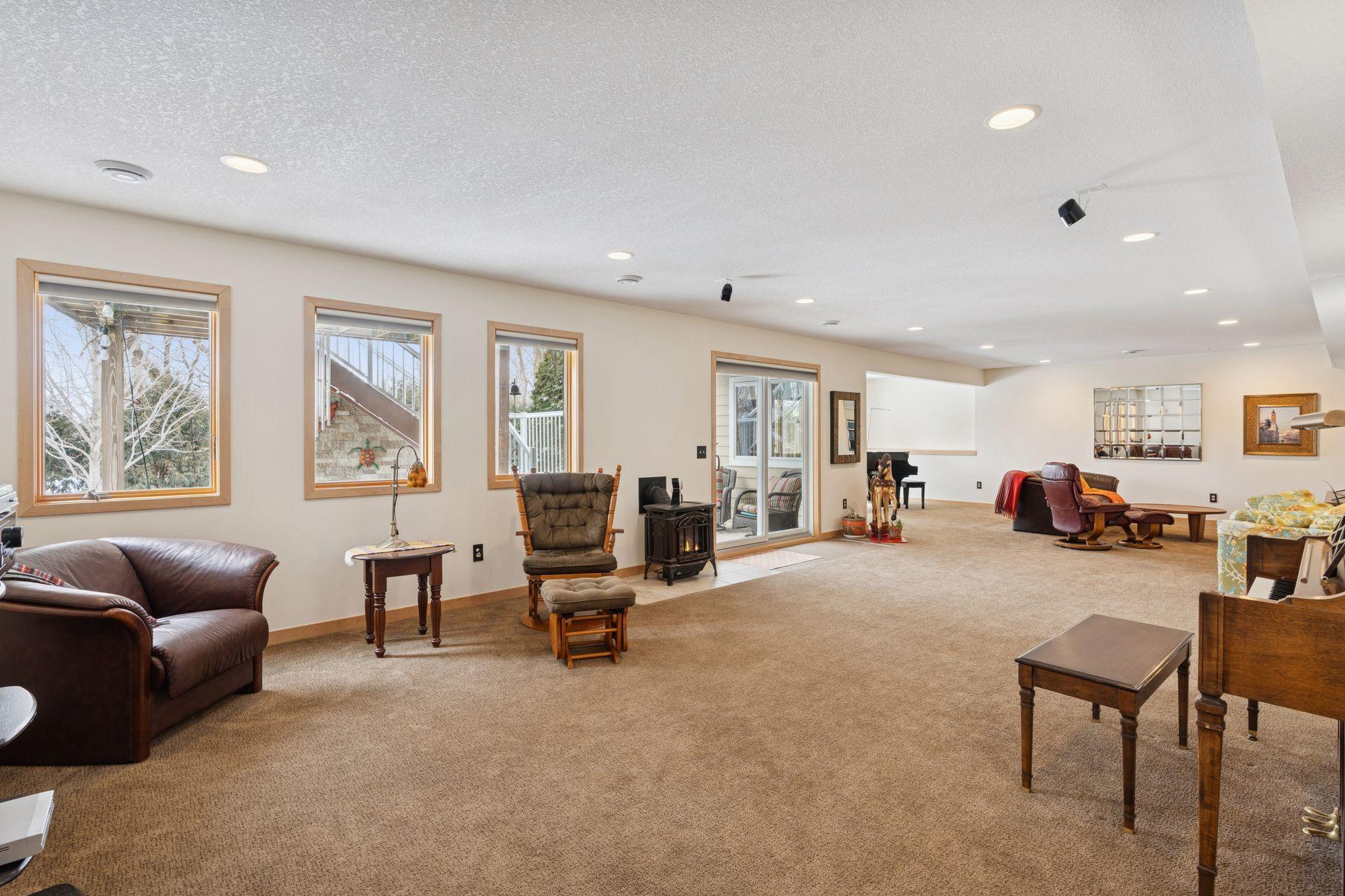 2215 Greenfield Drive E