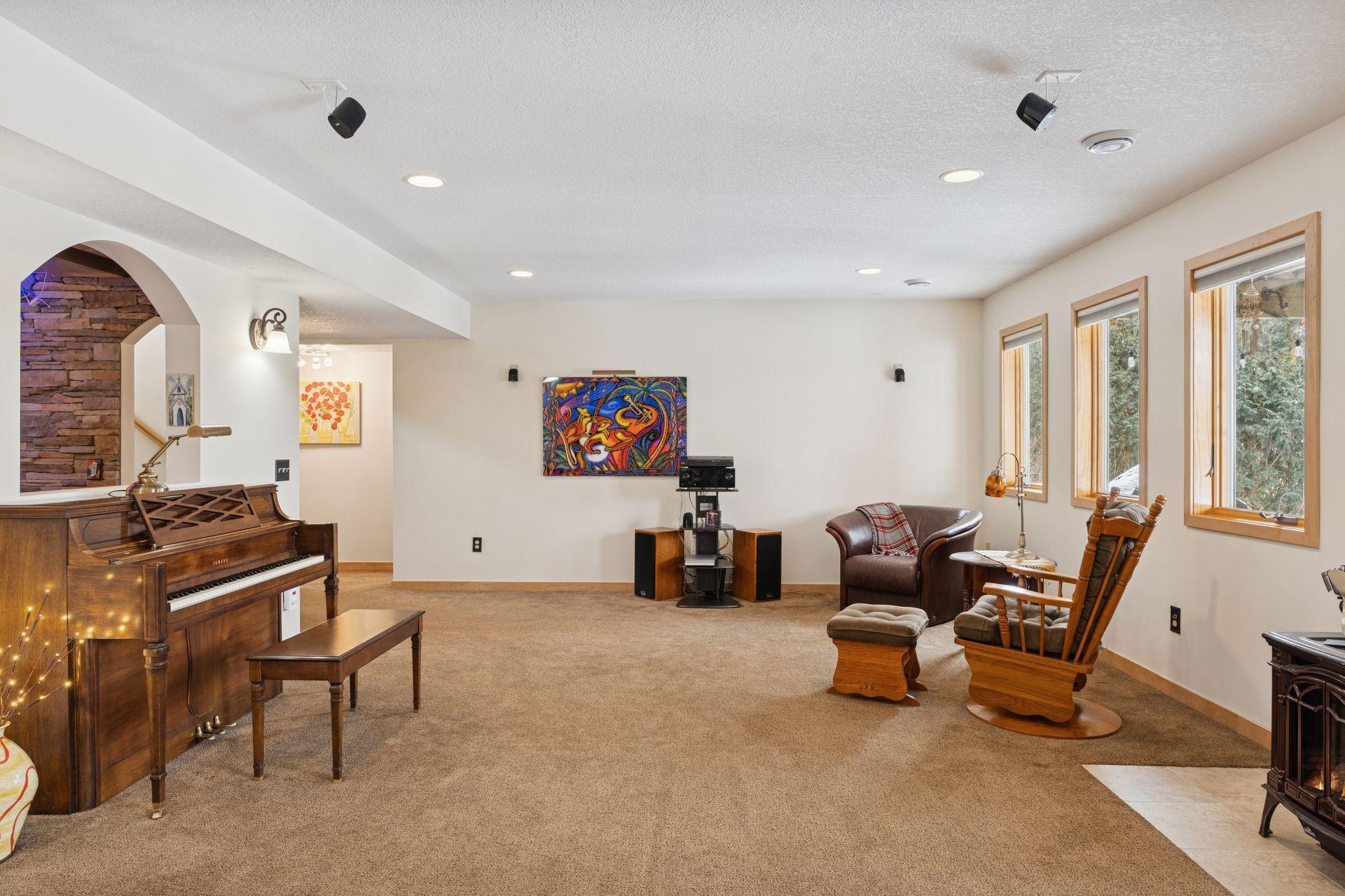 2215 Greenfield Drive E