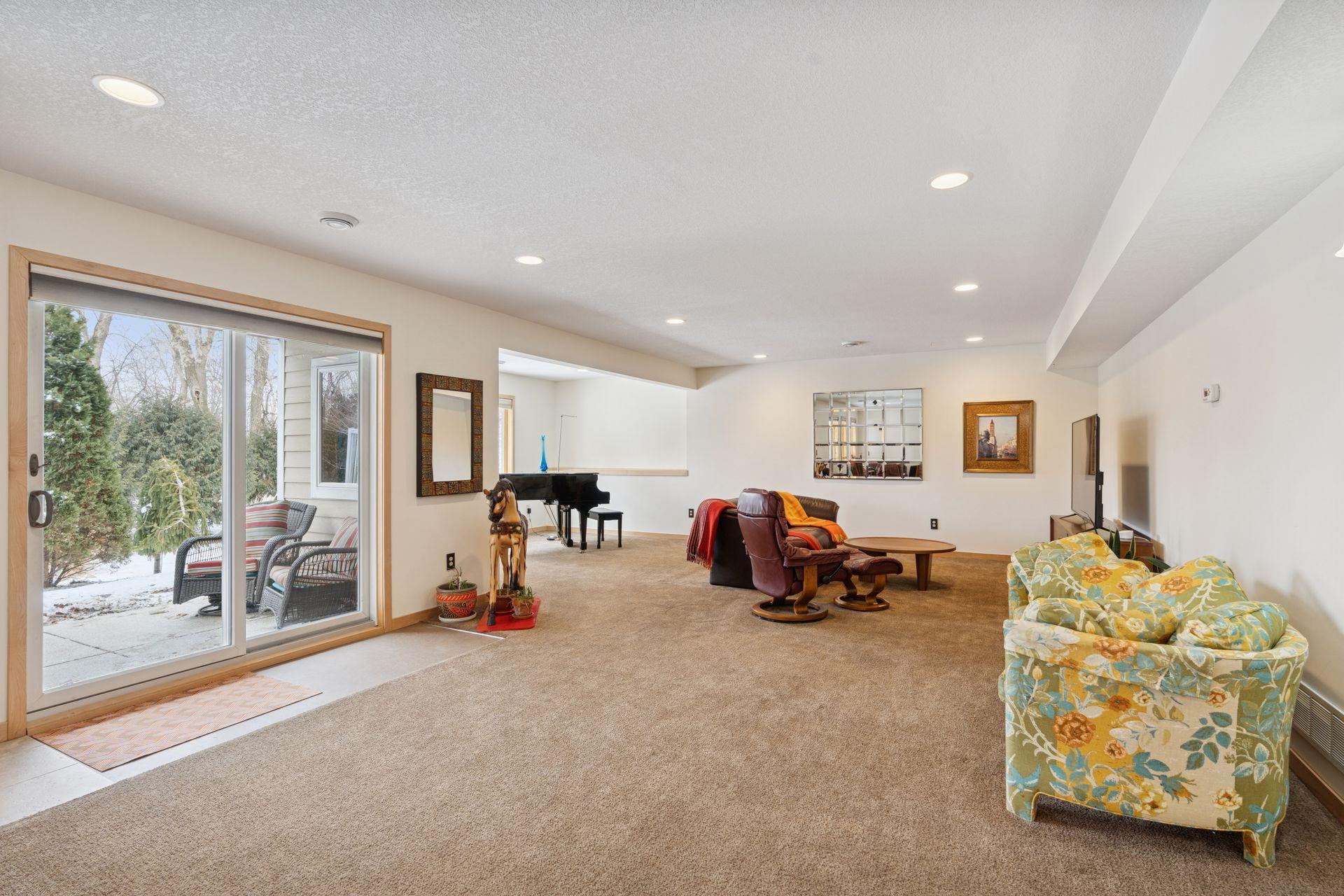 2215 Greenfield Drive E