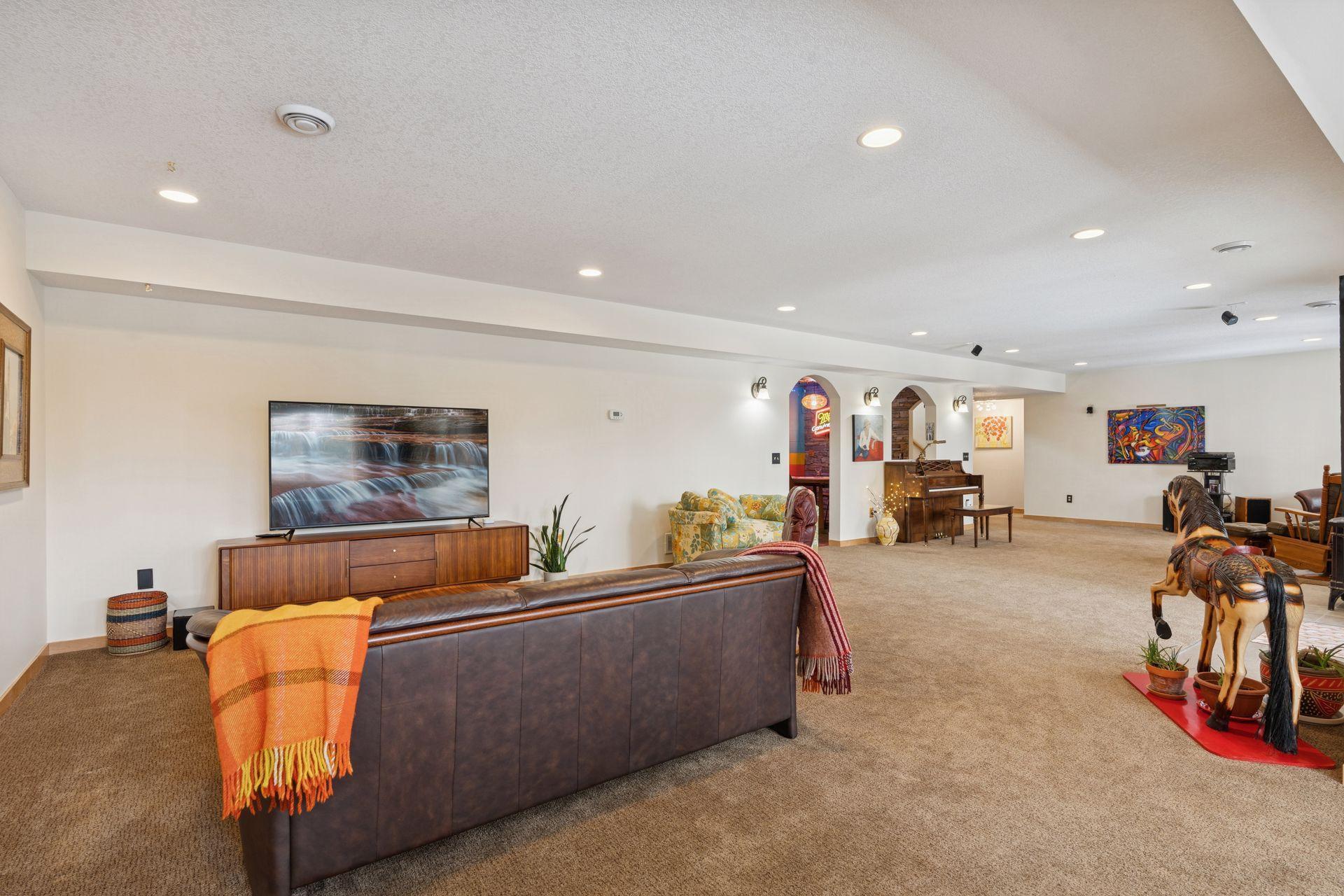 2215 Greenfield Drive E