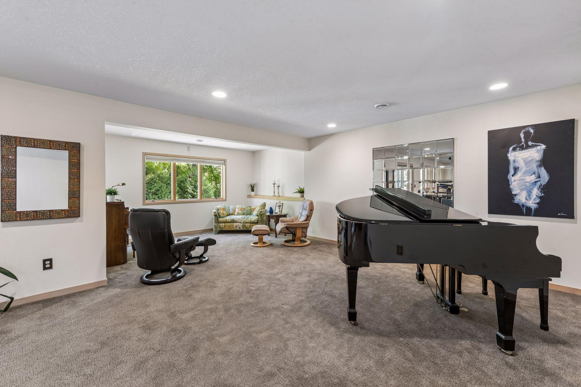 2215 Greenfield Drive E