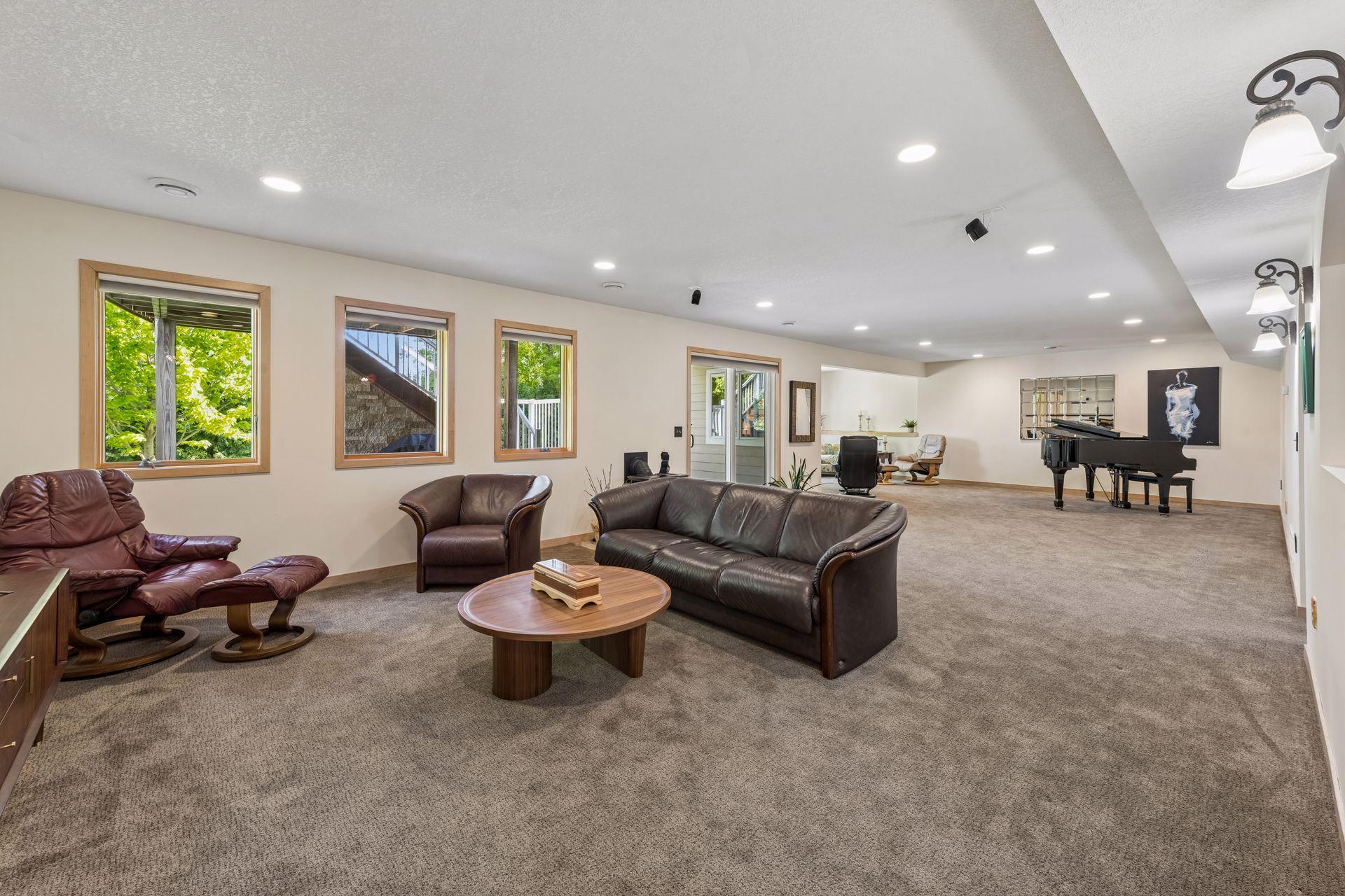 2215 Greenfield Drive E