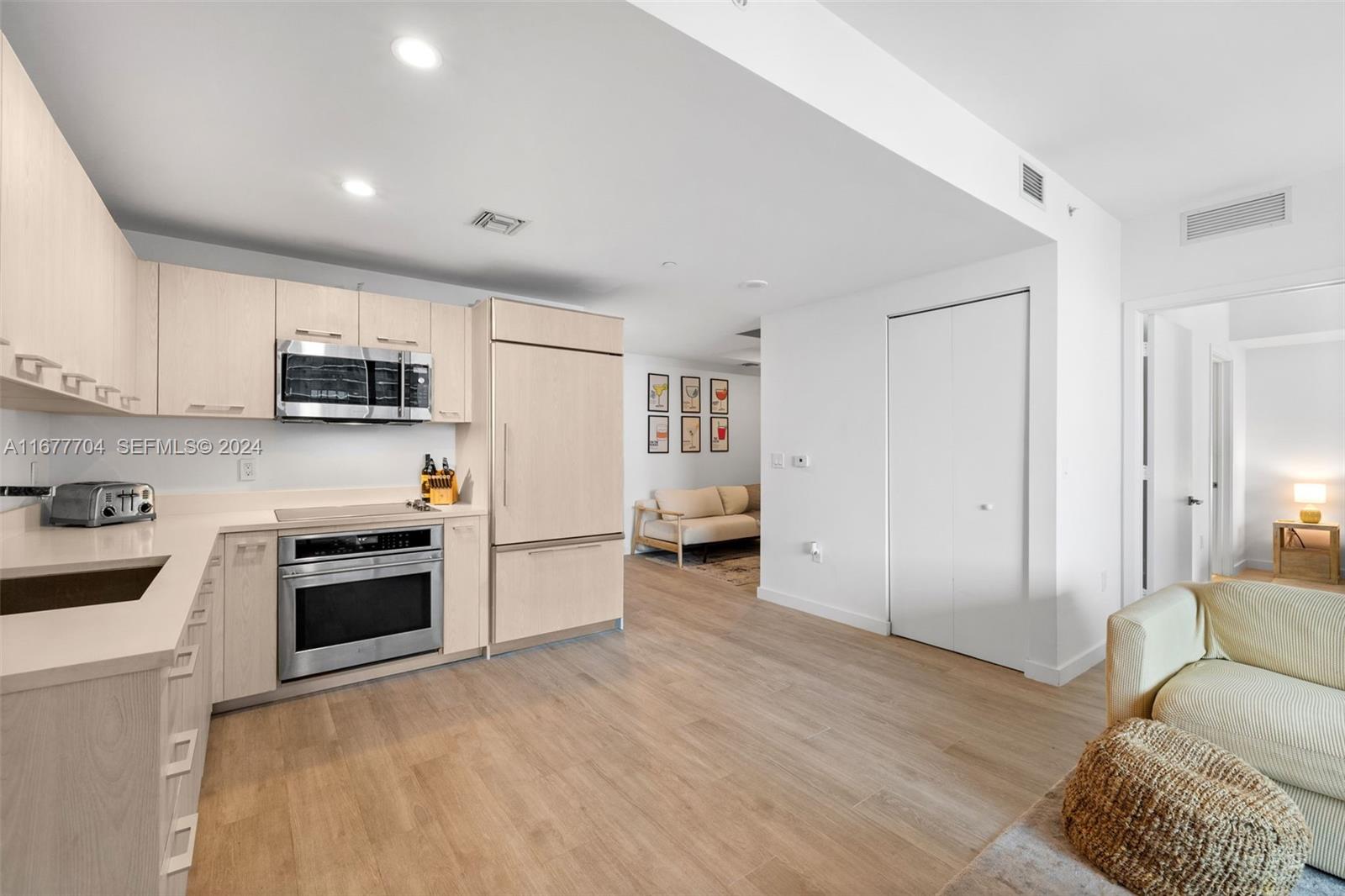 45 SW 9th Street 3802