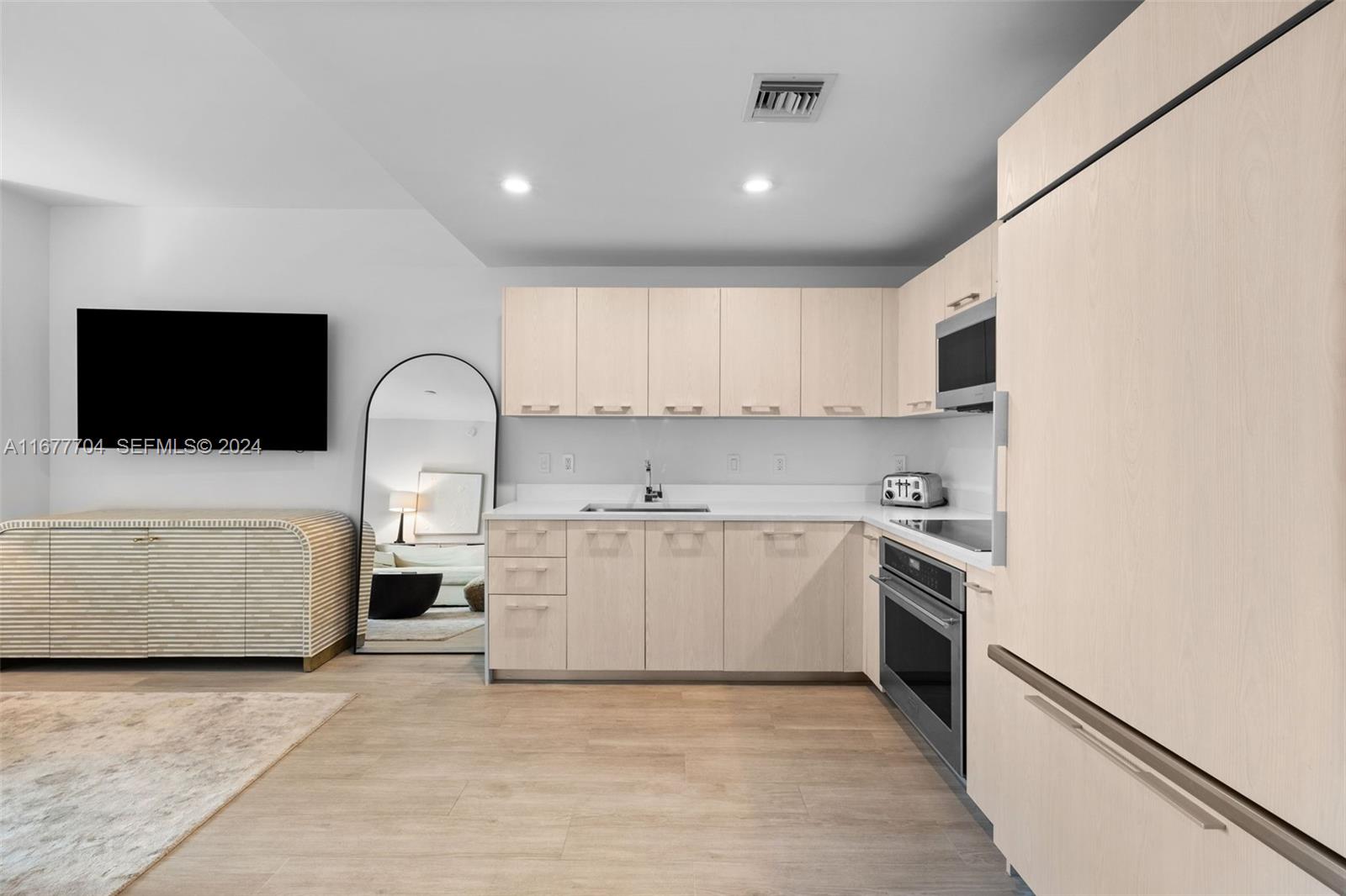 45 SW 9th Street 3802
